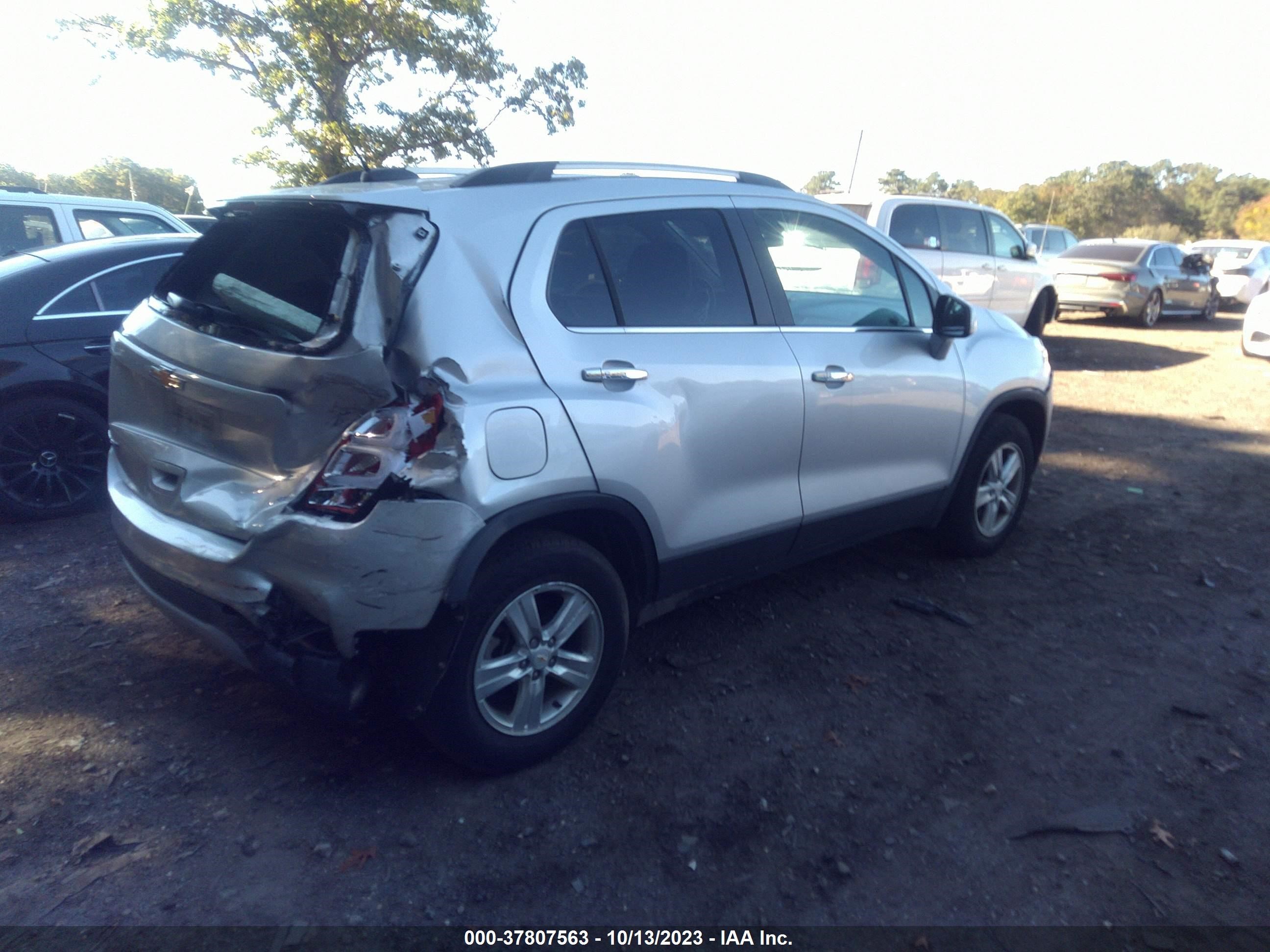 Photo 3 VIN: KL7CJPSB9JB714892 - CHEVROLET TRAX 