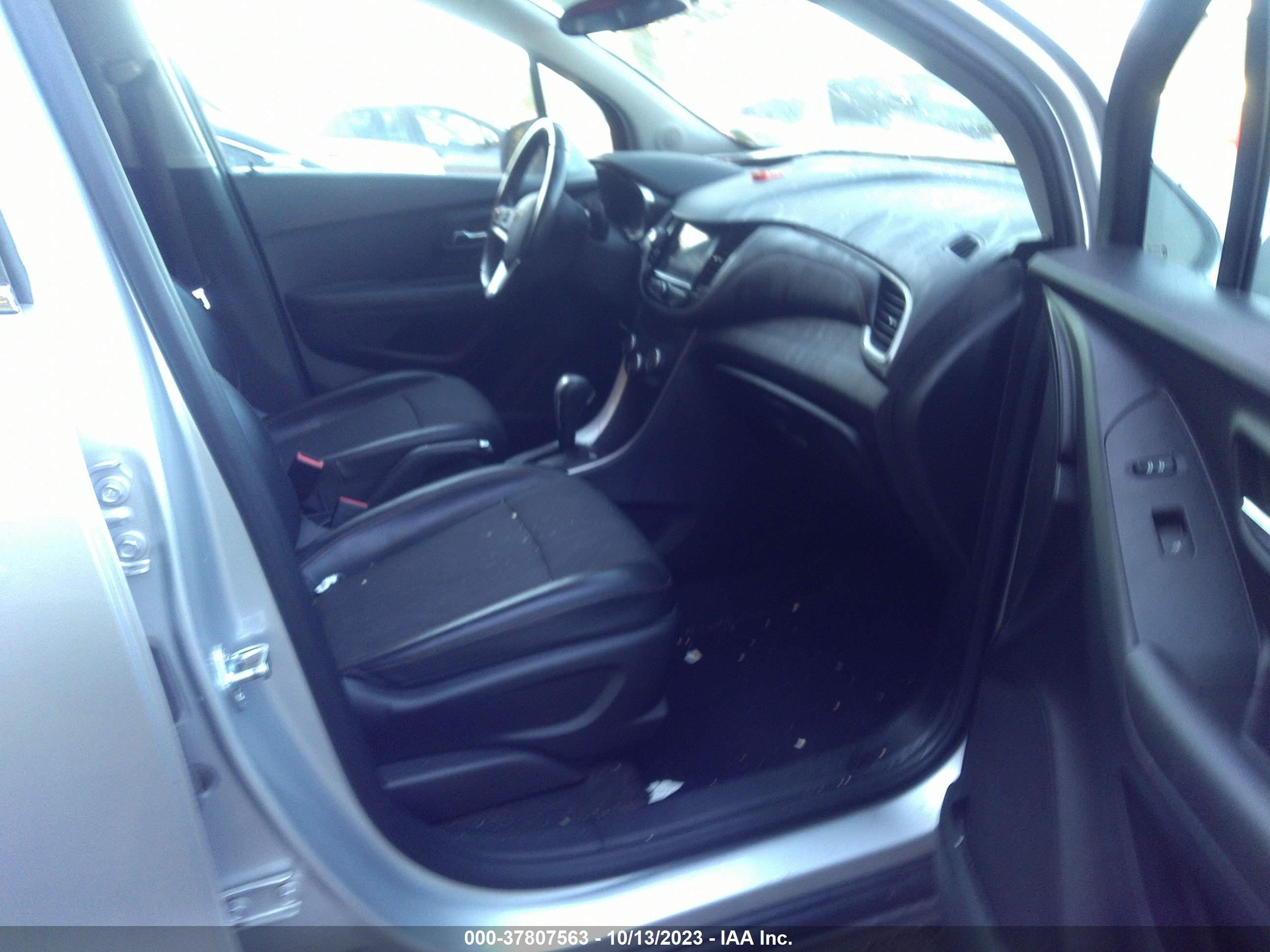 Photo 4 VIN: KL7CJPSB9JB714892 - CHEVROLET TRAX 