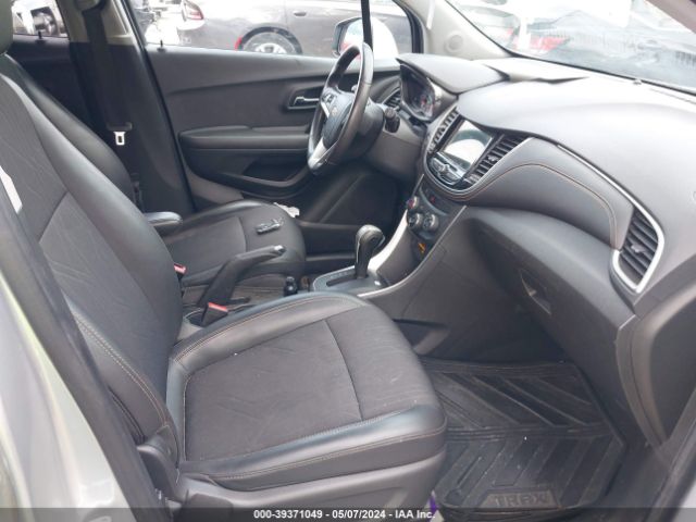 Photo 4 VIN: KL7CJPSBXJB598313 - CHEVROLET TRAX 