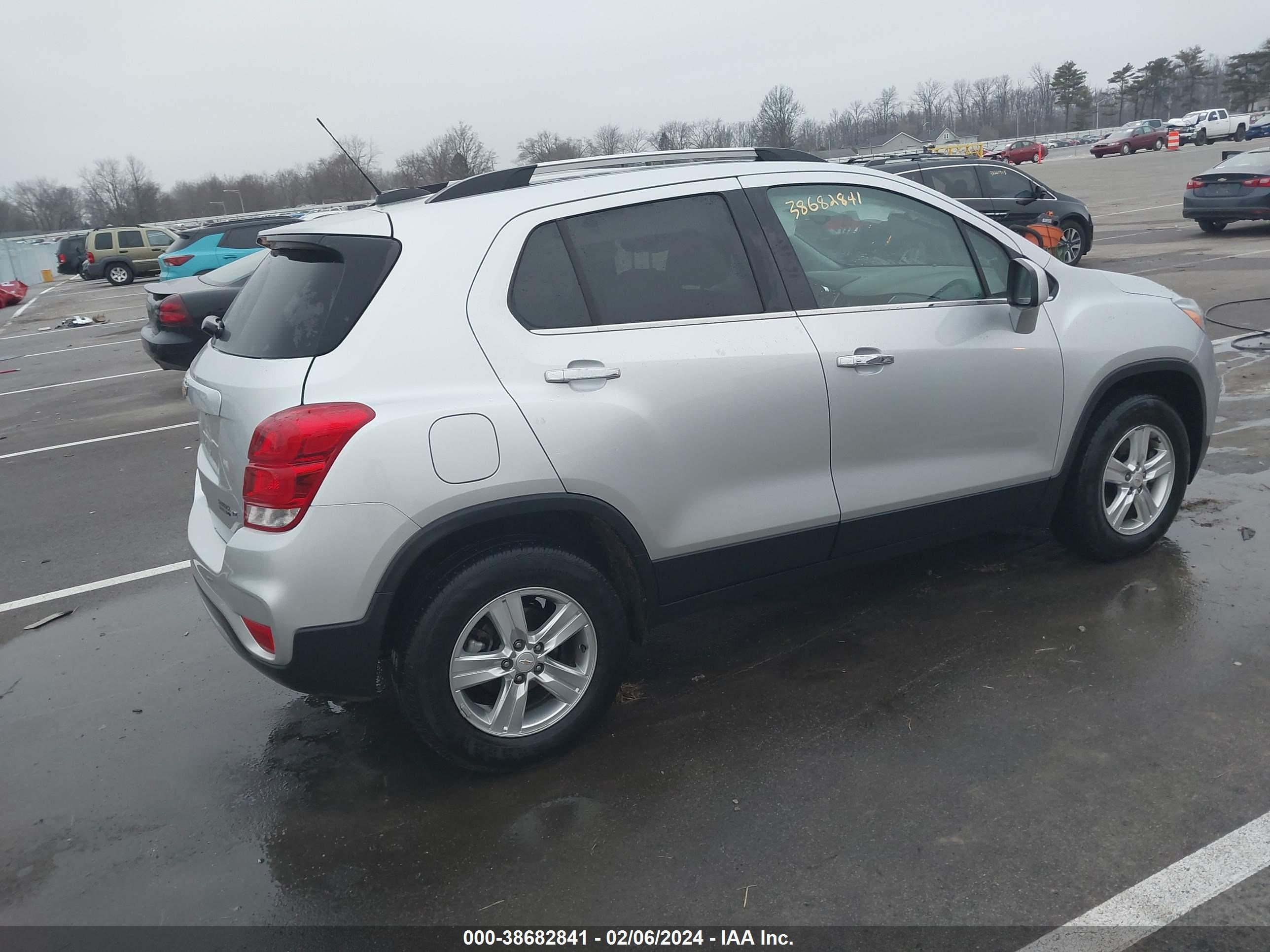 Photo 3 VIN: KL7CJPSBXKB722646 - CHEVROLET TRAX 