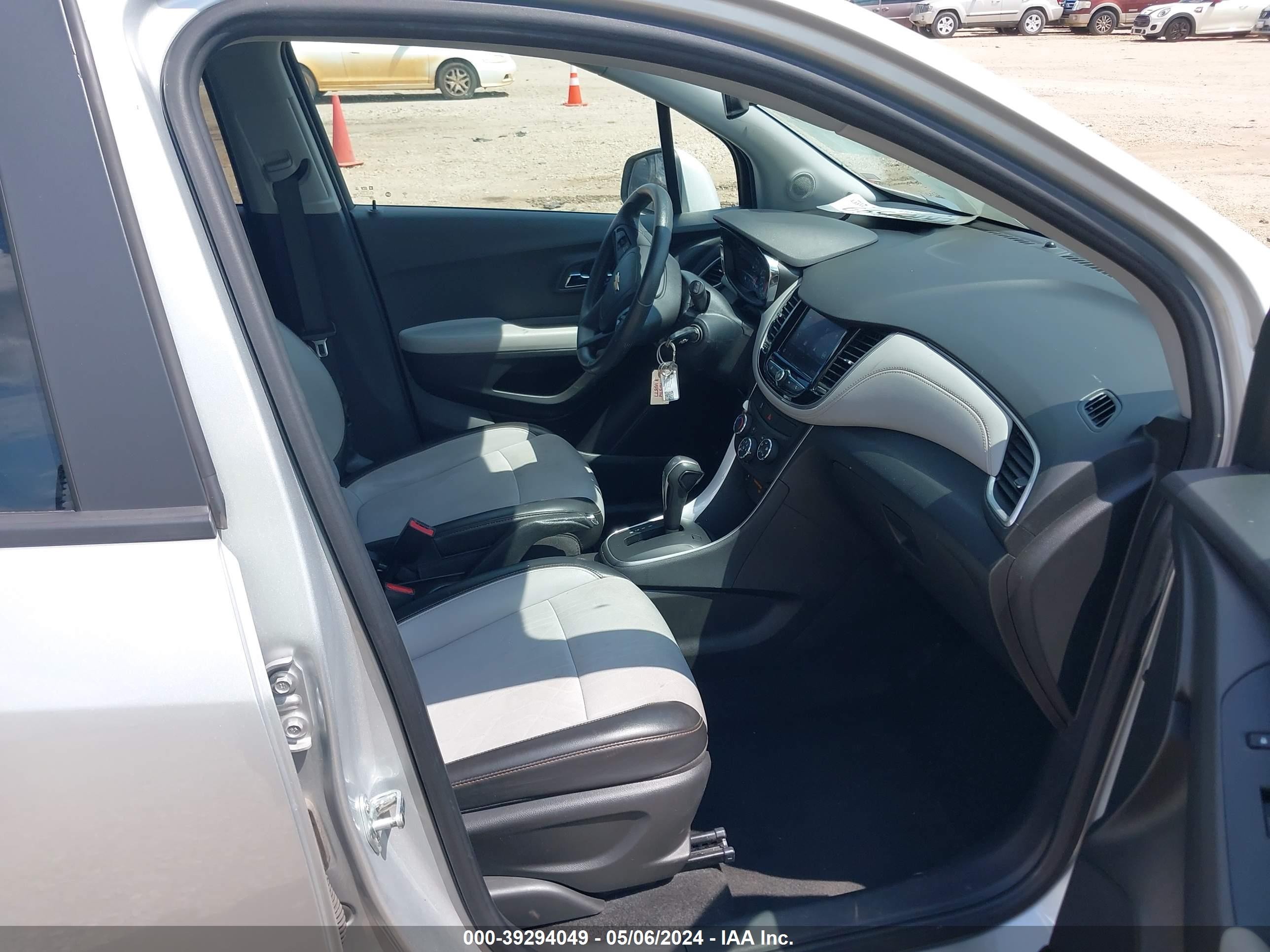 Photo 4 VIN: KL7CJPSM5MB364098 - CHEVROLET TRAX 