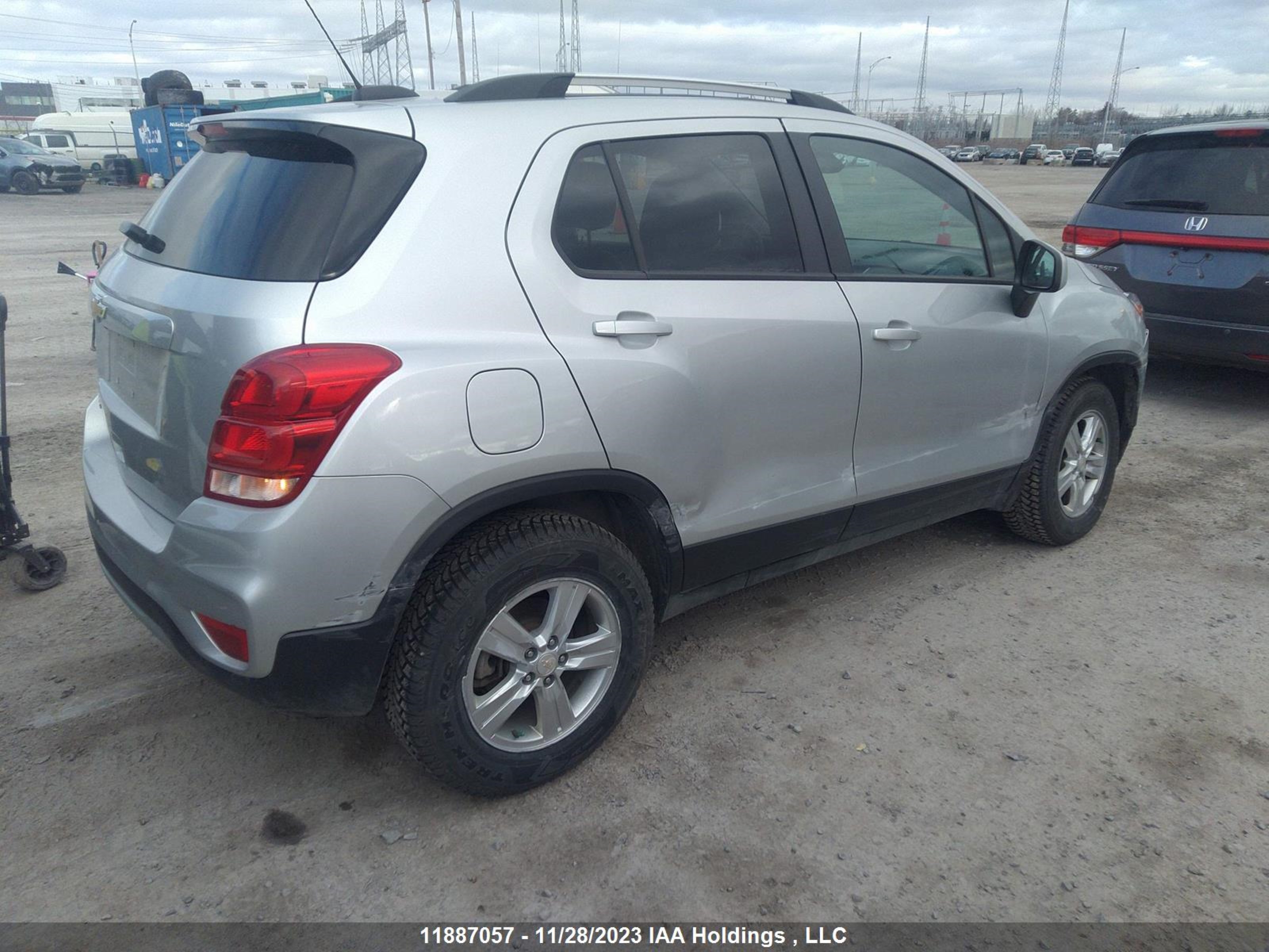 Photo 3 VIN: KL7CJPSM9MB366775 - CHEVROLET TRAX 