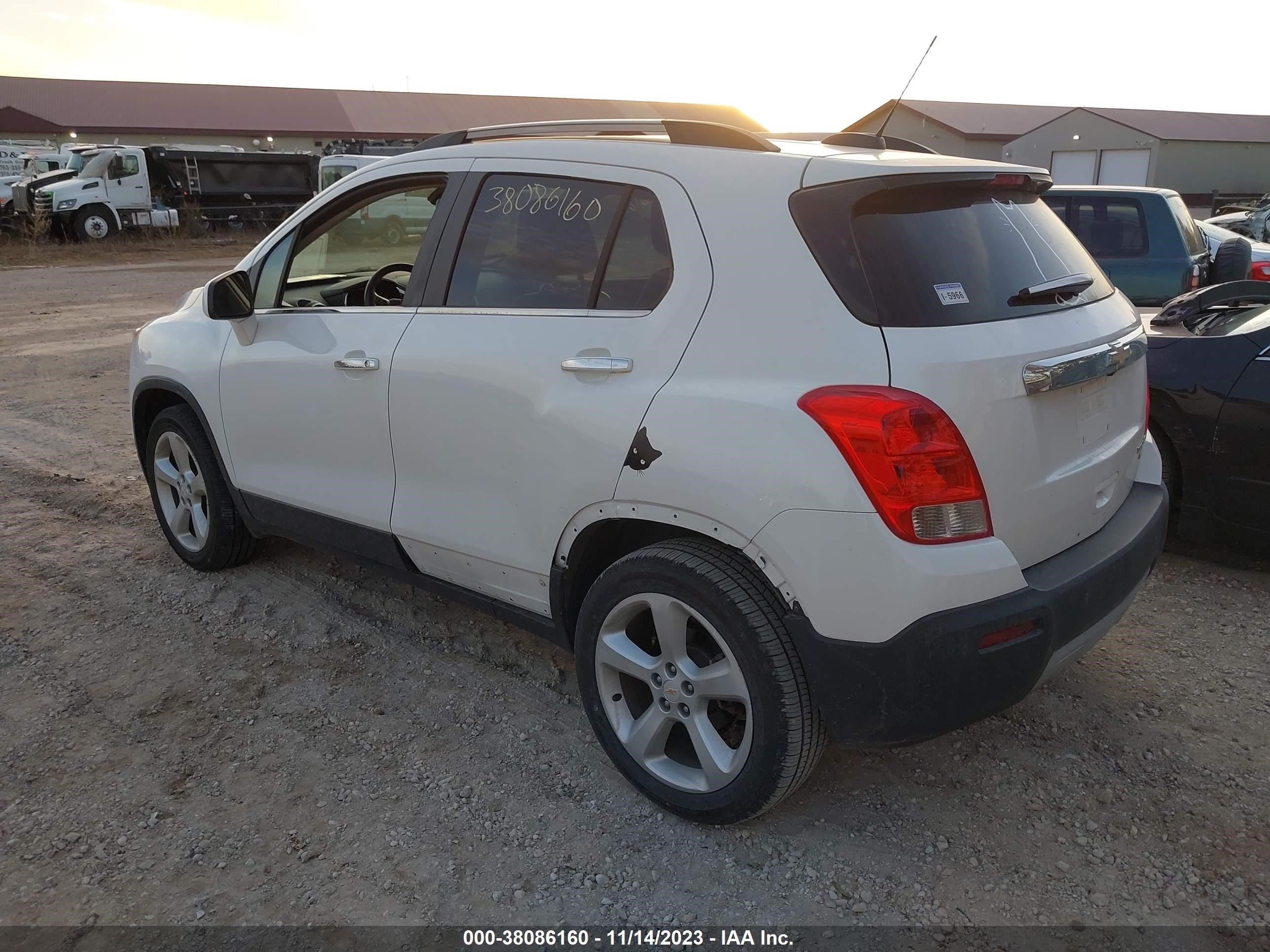 Photo 2 VIN: KL7CJTSB1FB098153 - CHEVROLET TRAX 