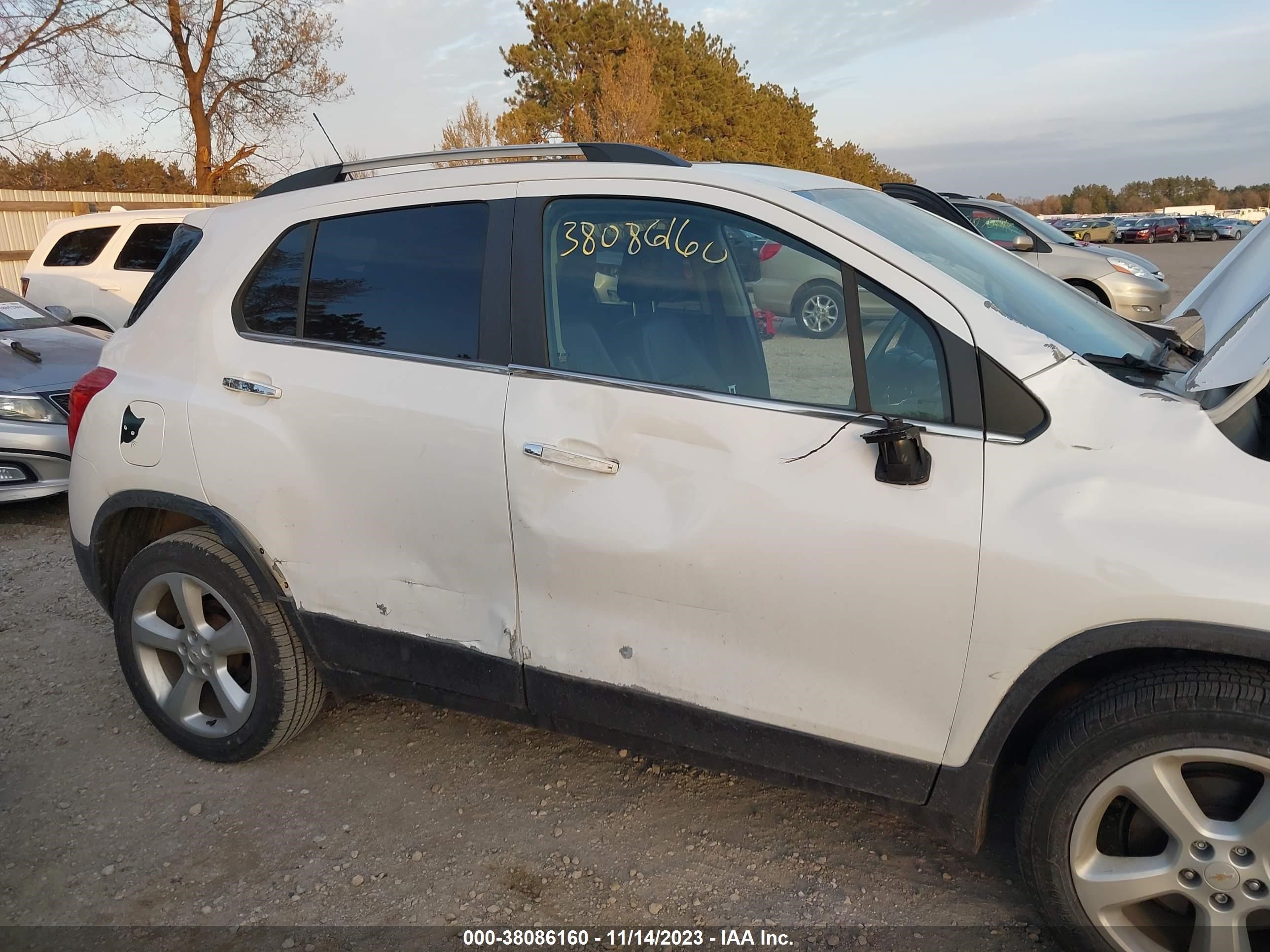 Photo 5 VIN: KL7CJTSB1FB098153 - CHEVROLET TRAX 