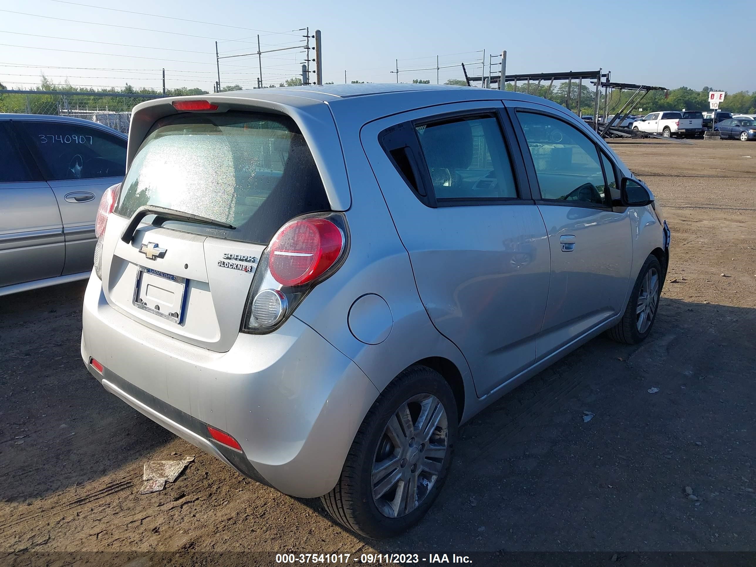 Photo 3 VIN: KL8CB6S90EC468671 - CHEVROLET SPARK 