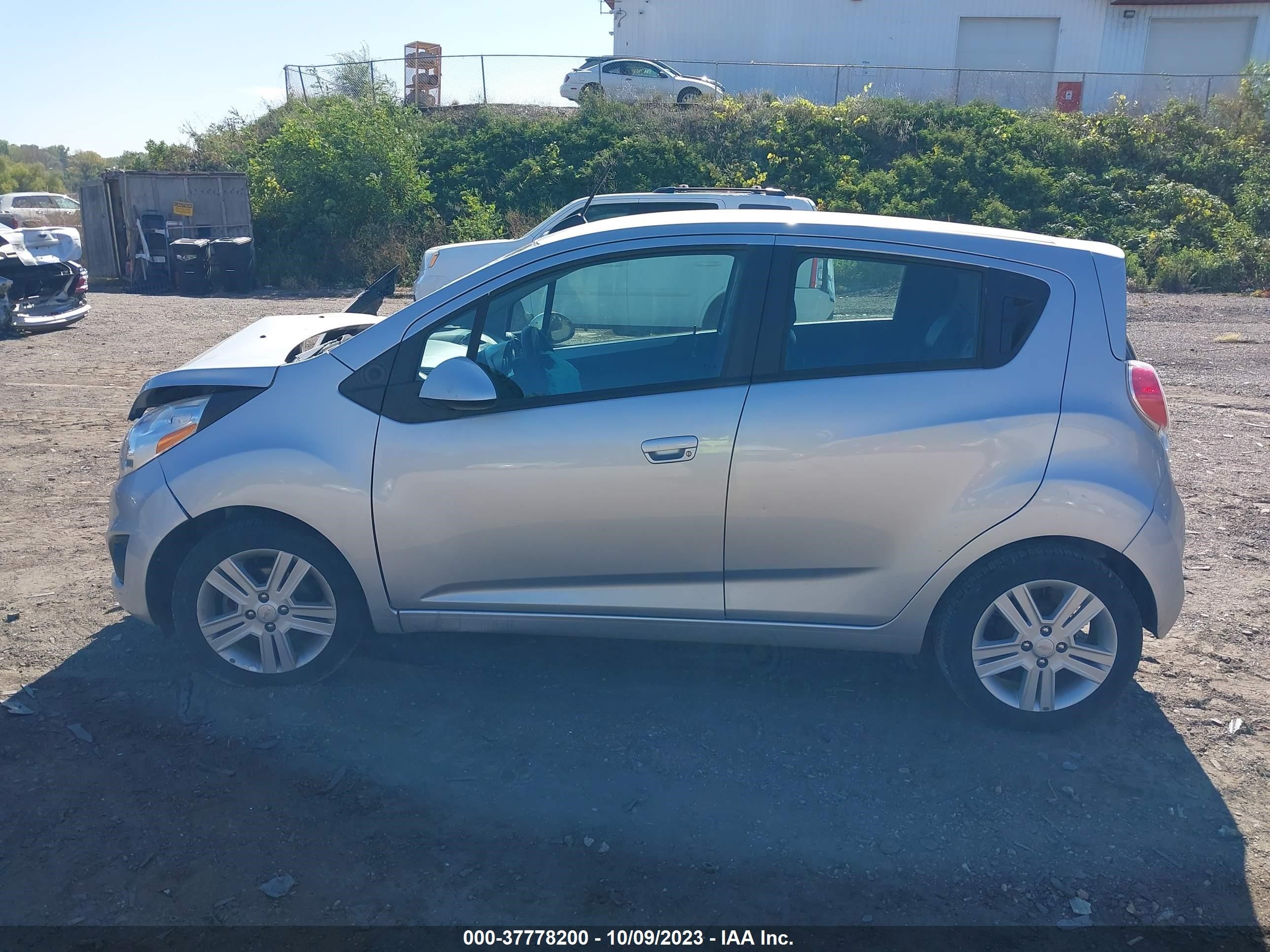 Photo 13 VIN: KL8CB6S90FC710909 - CHEVROLET SPARK 