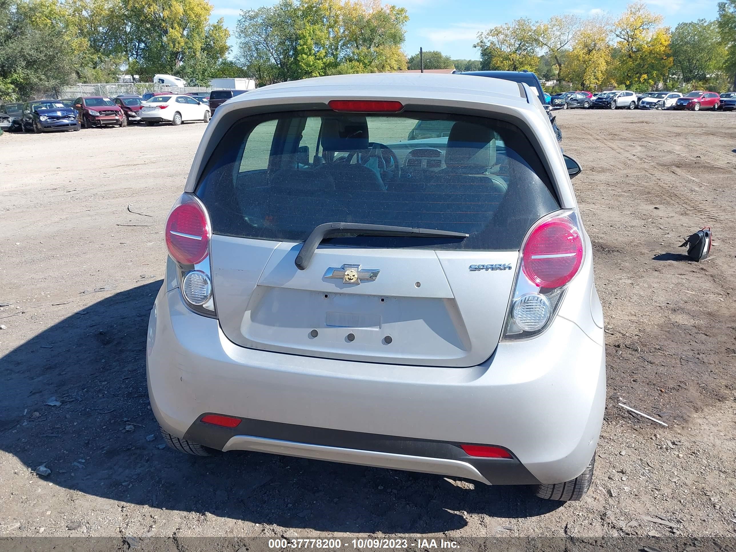 Photo 15 VIN: KL8CB6S90FC710909 - CHEVROLET SPARK 