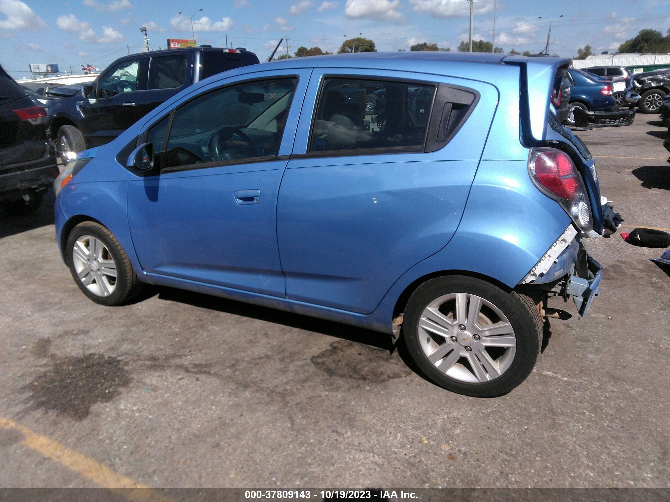 Photo 2 VIN: KL8CB6S93DC568889 - CHEVROLET SPARK 