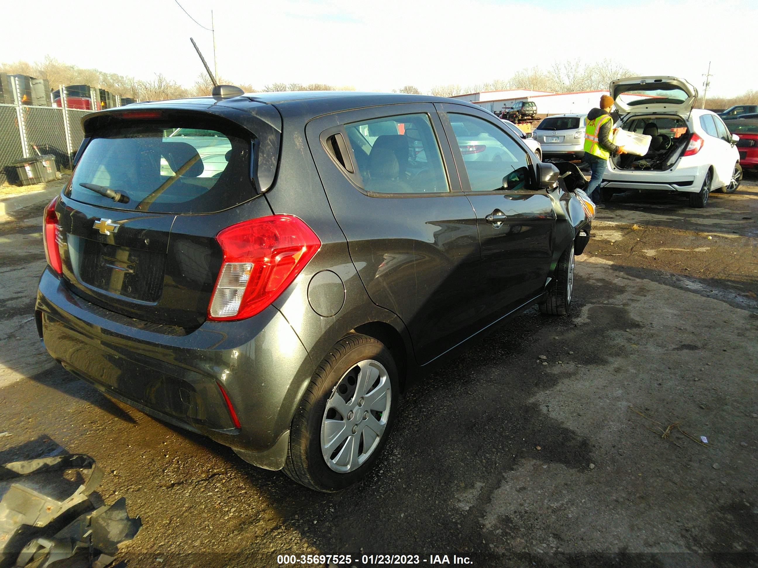 Photo 3 VIN: KL8CB6SA0HC840461 - CHEVROLET SPARK 