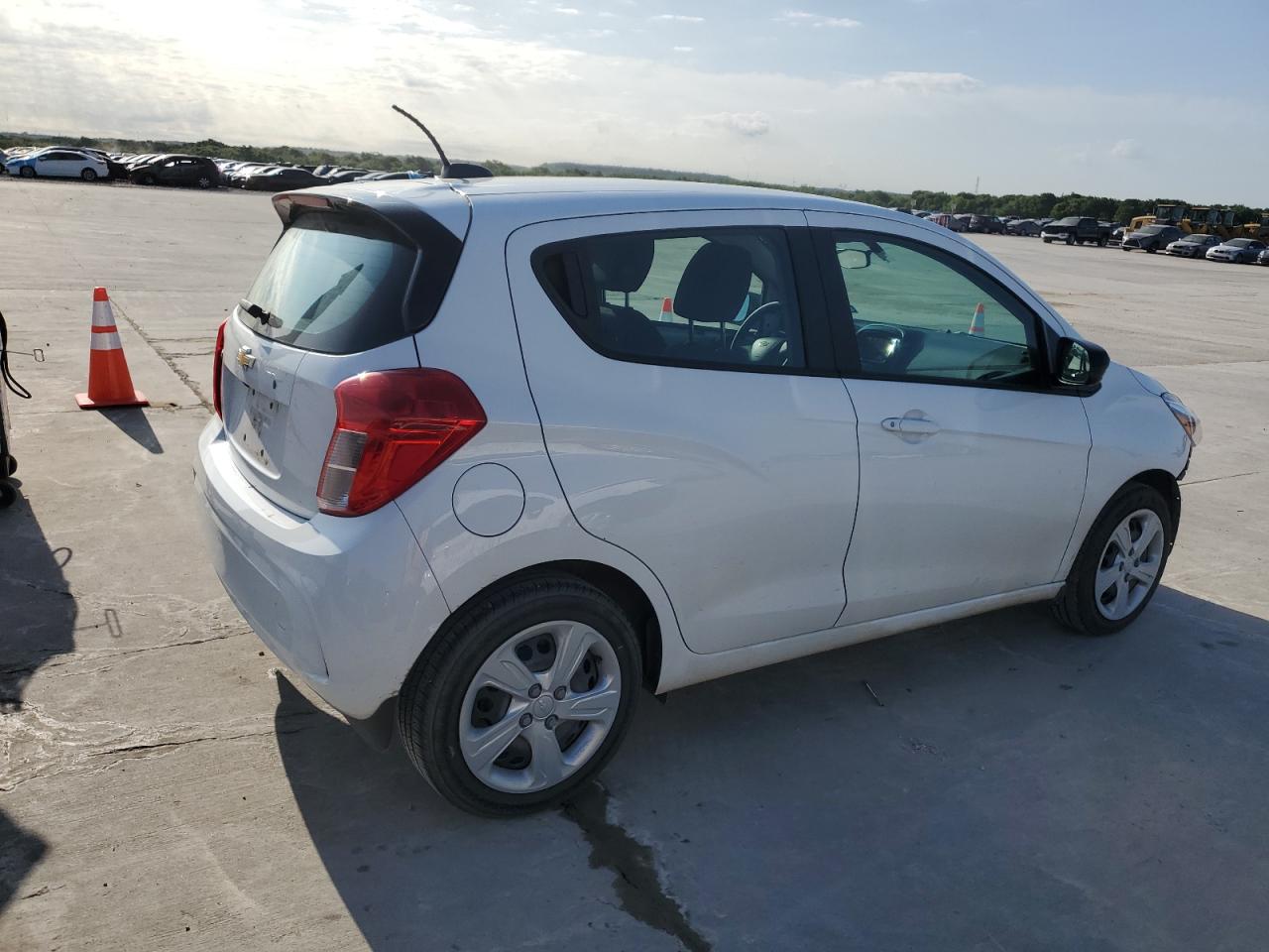 Photo 2 VIN: KL8CB6SA0MC702865 - CHEVROLET SPARK LS 