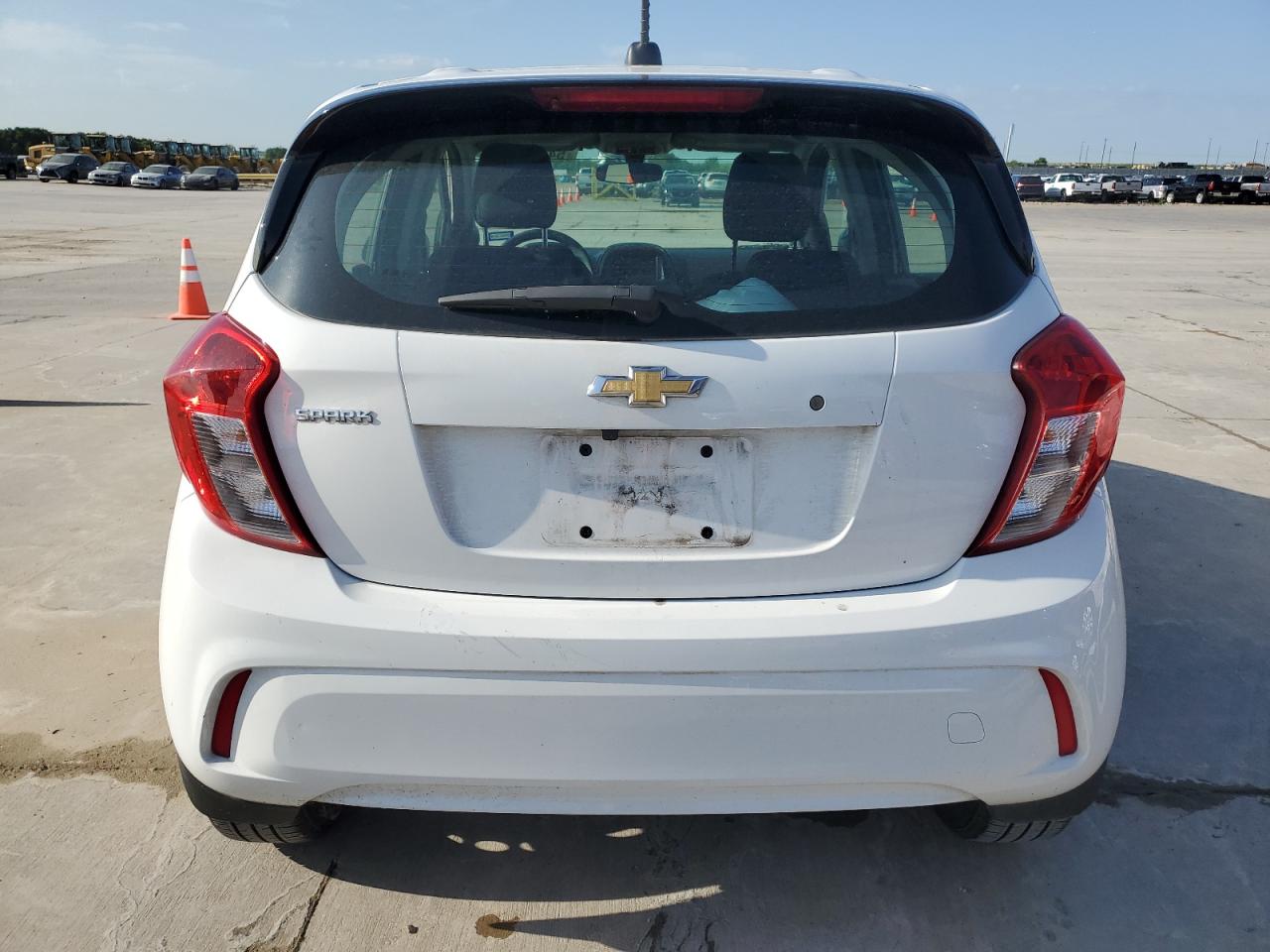 Photo 5 VIN: KL8CB6SA0MC702865 - CHEVROLET SPARK LS 