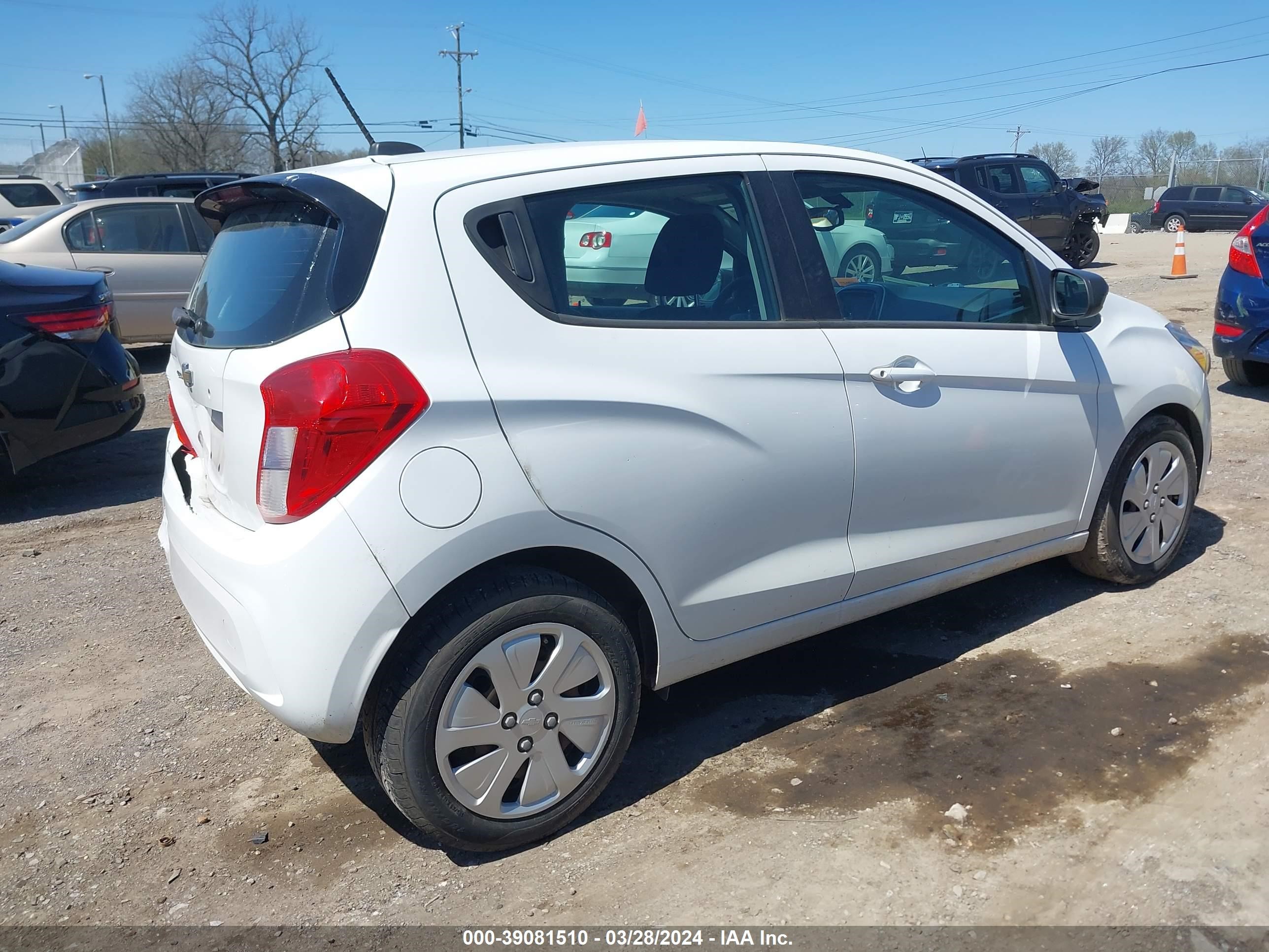 Photo 3 VIN: KL8CB6SA3JC467499 - CHEVROLET SPARK 