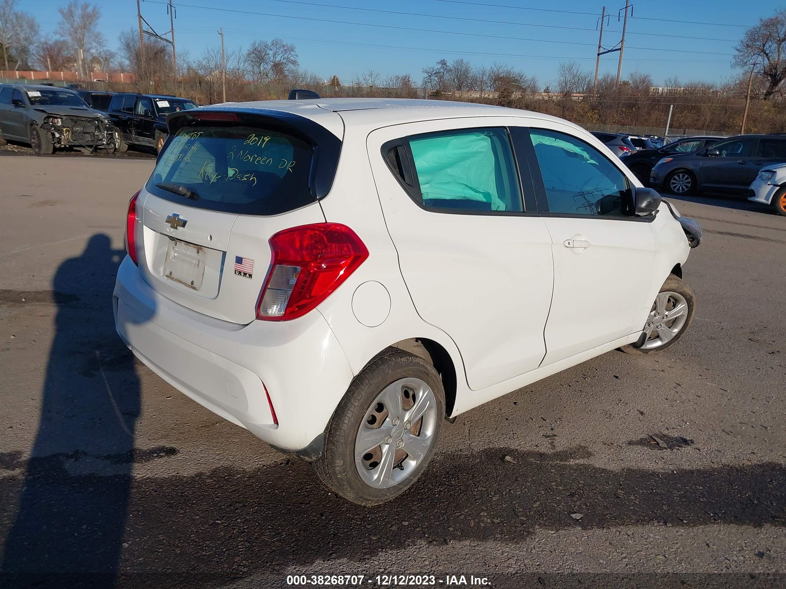 Photo 3 VIN: KL8CB6SA4KC747868 - CHEVROLET SPARK 