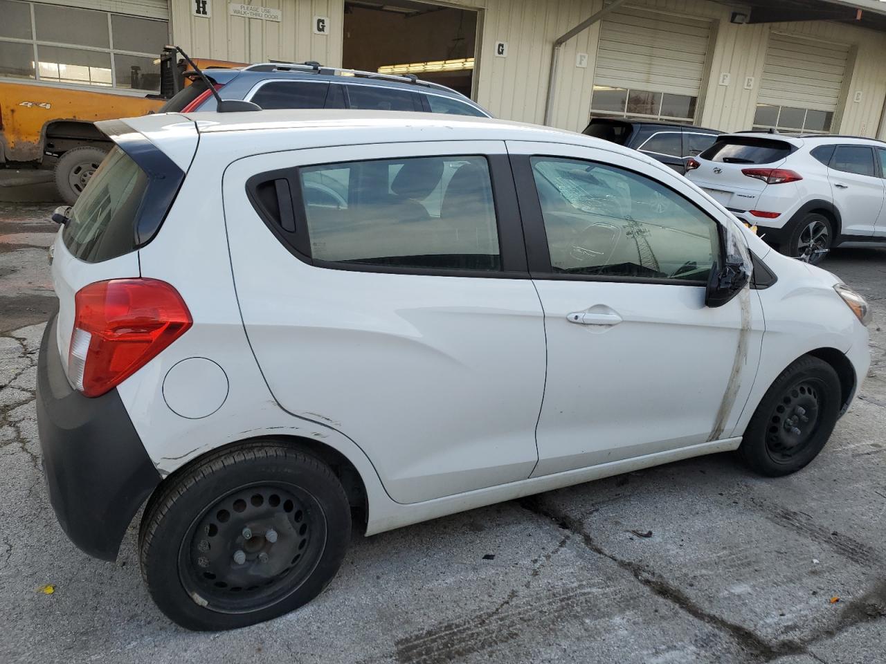 Photo 2 VIN: KL8CB6SA8LC422142 - CHEVROLET SPARK 