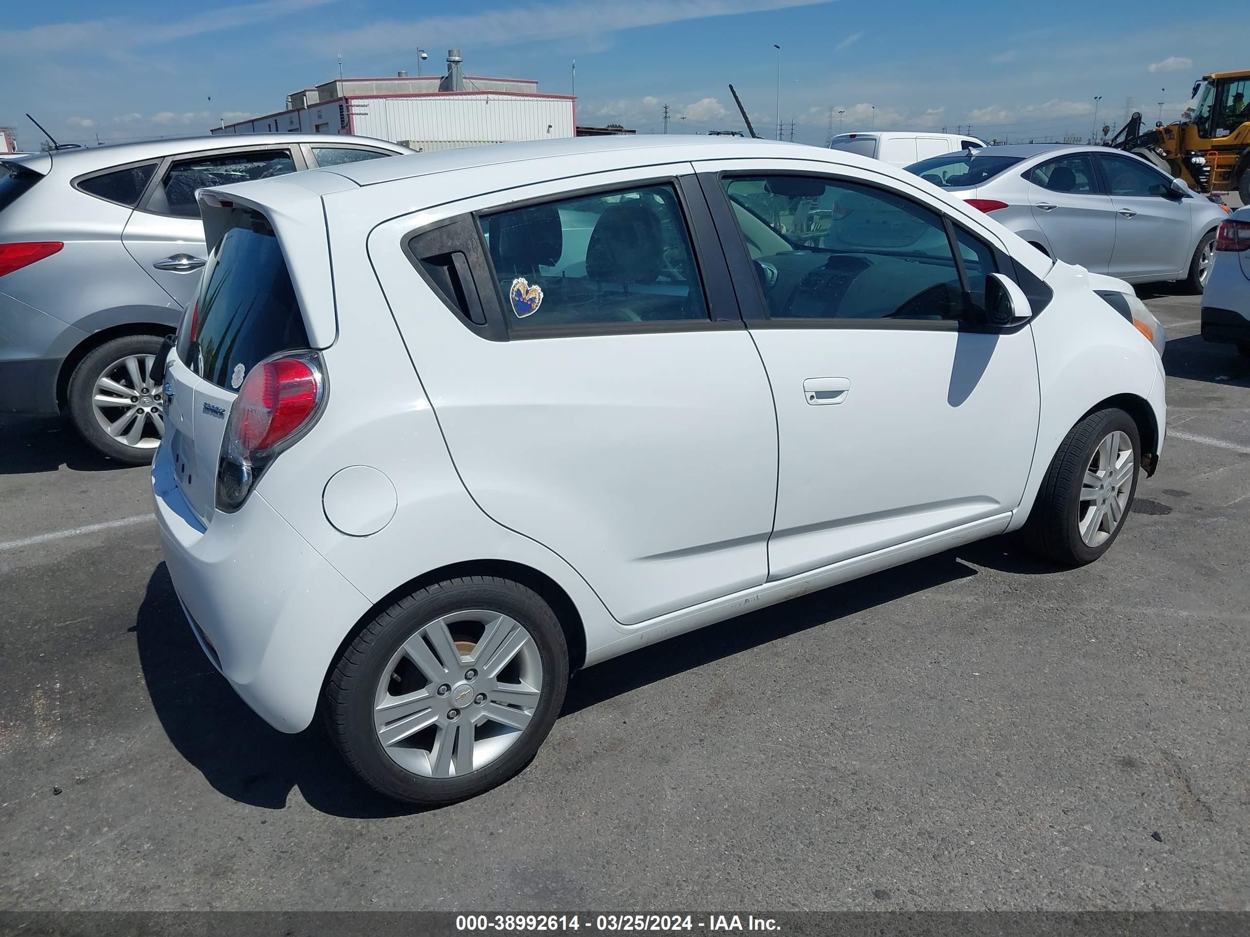 Photo 3 VIN: KL8CD6S94FC761842 - CHEVROLET SPARK 