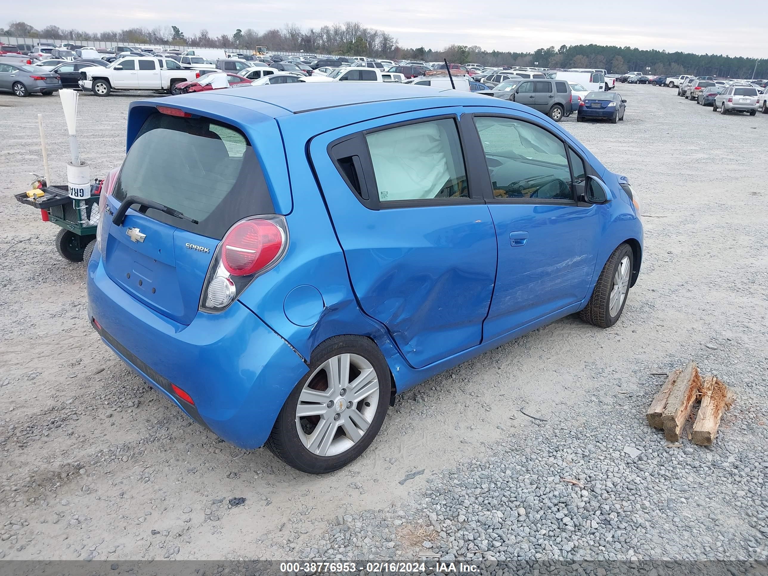 Photo 3 VIN: KL8CD6S96EC406170 - CHEVROLET SPARK 