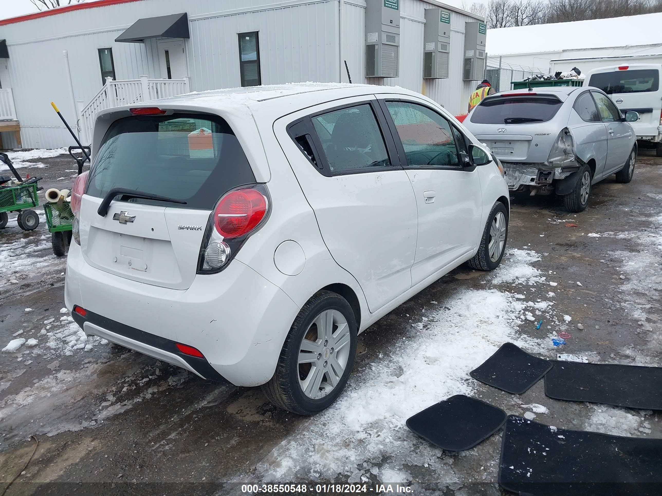 Photo 3 VIN: KL8CD6S97FC715700 - CHEVROLET SPARK 