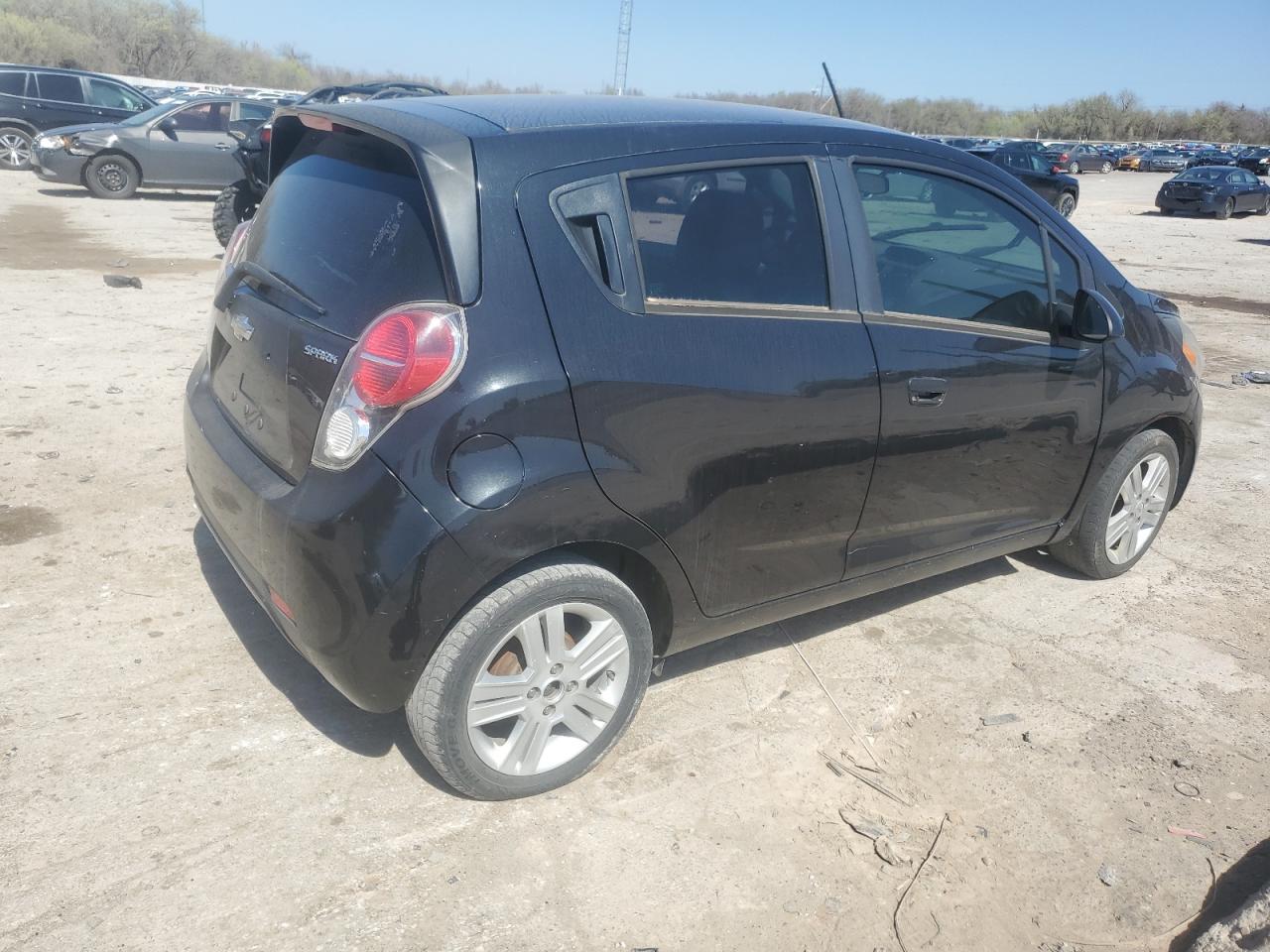 Photo 2 VIN: KL8CD6S9XFC711396 - CHEVROLET SPARK 1LT 