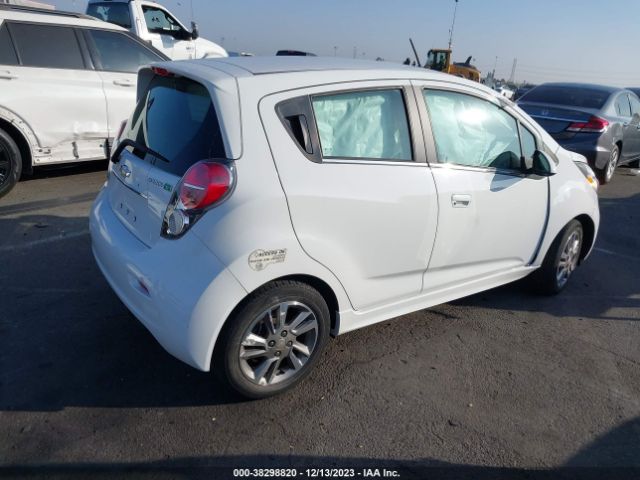 Photo 3 VIN: KL8CK6S05GC550139 - CHEVROLET SPARK EV 