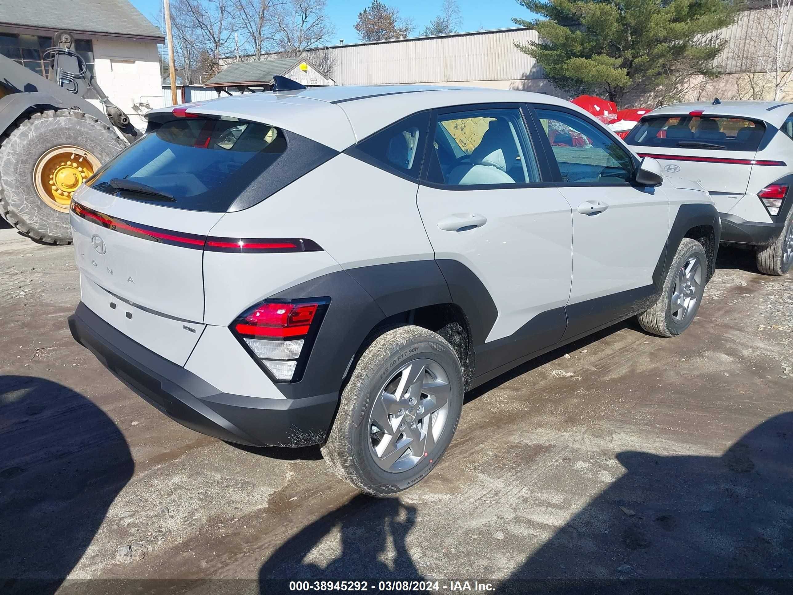 Photo 3 VIN: KM8HACAB1RU119761 - HYUNDAI KONA 