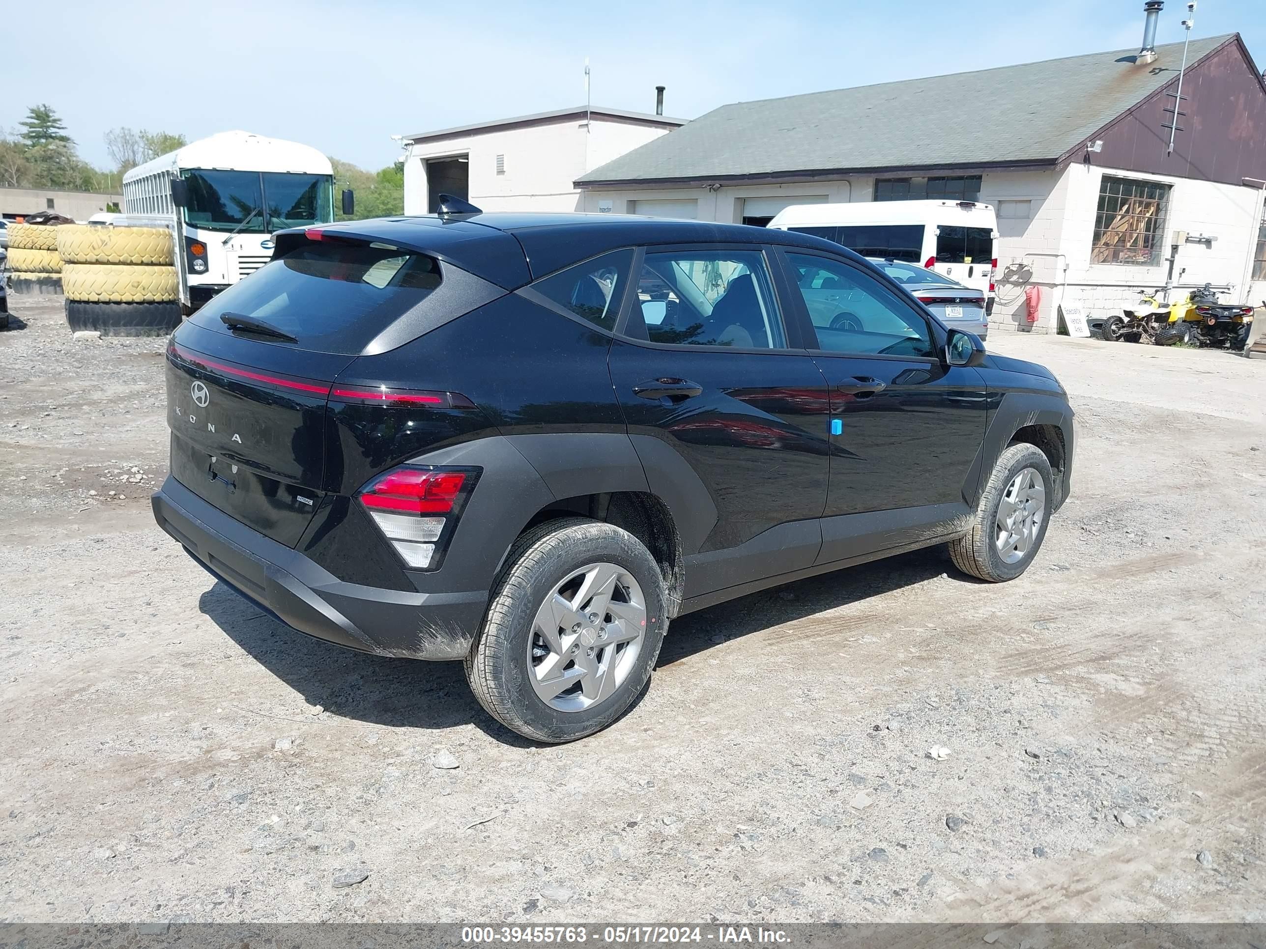 Photo 3 VIN: KM8HACAB2RU152364 - HYUNDAI KONA 