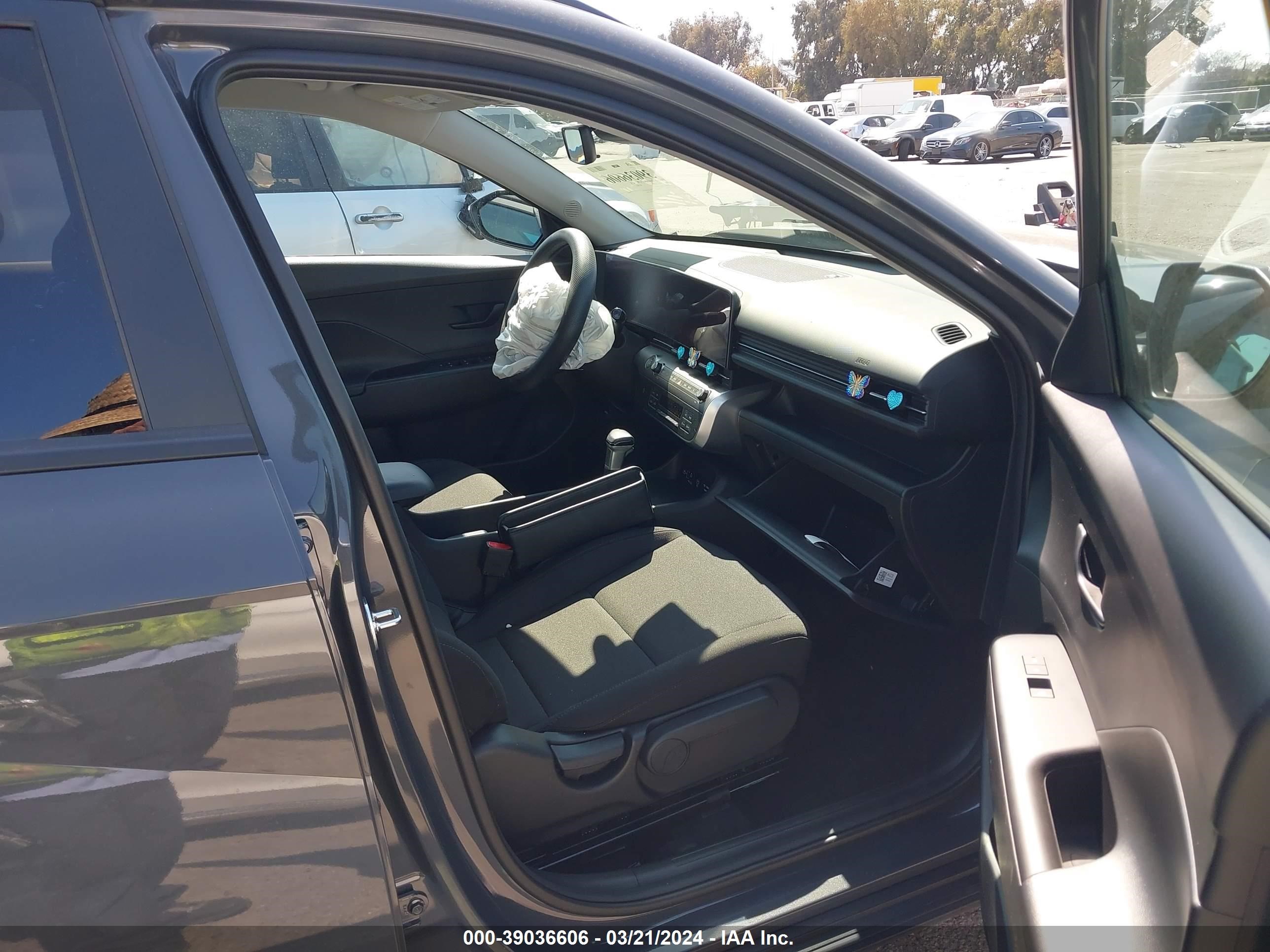 Photo 4 VIN: KM8HB3AB0RU070582 - HYUNDAI KONA 