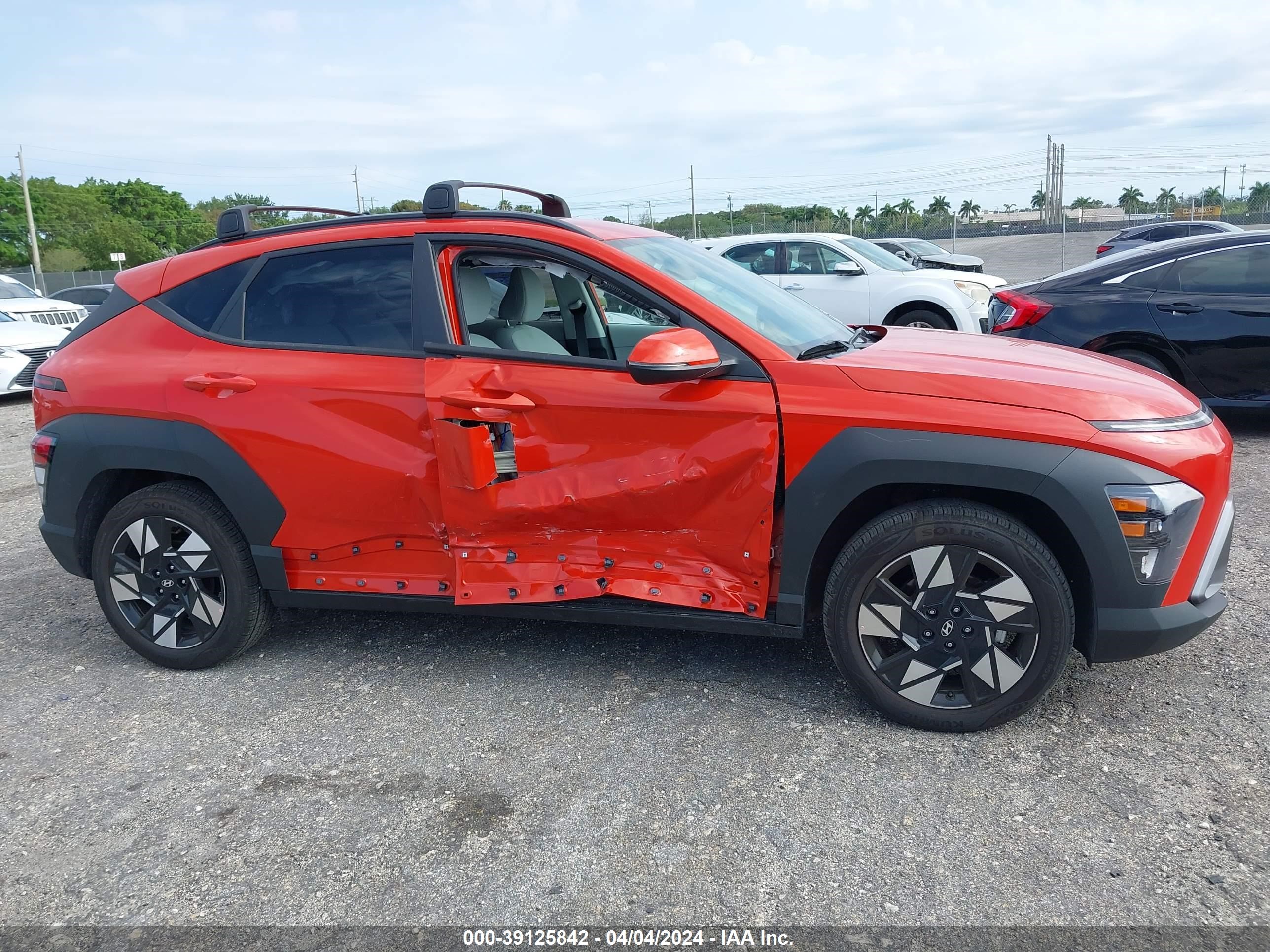 Photo 12 VIN: KM8HC3AB6RU058062 - HYUNDAI KONA 