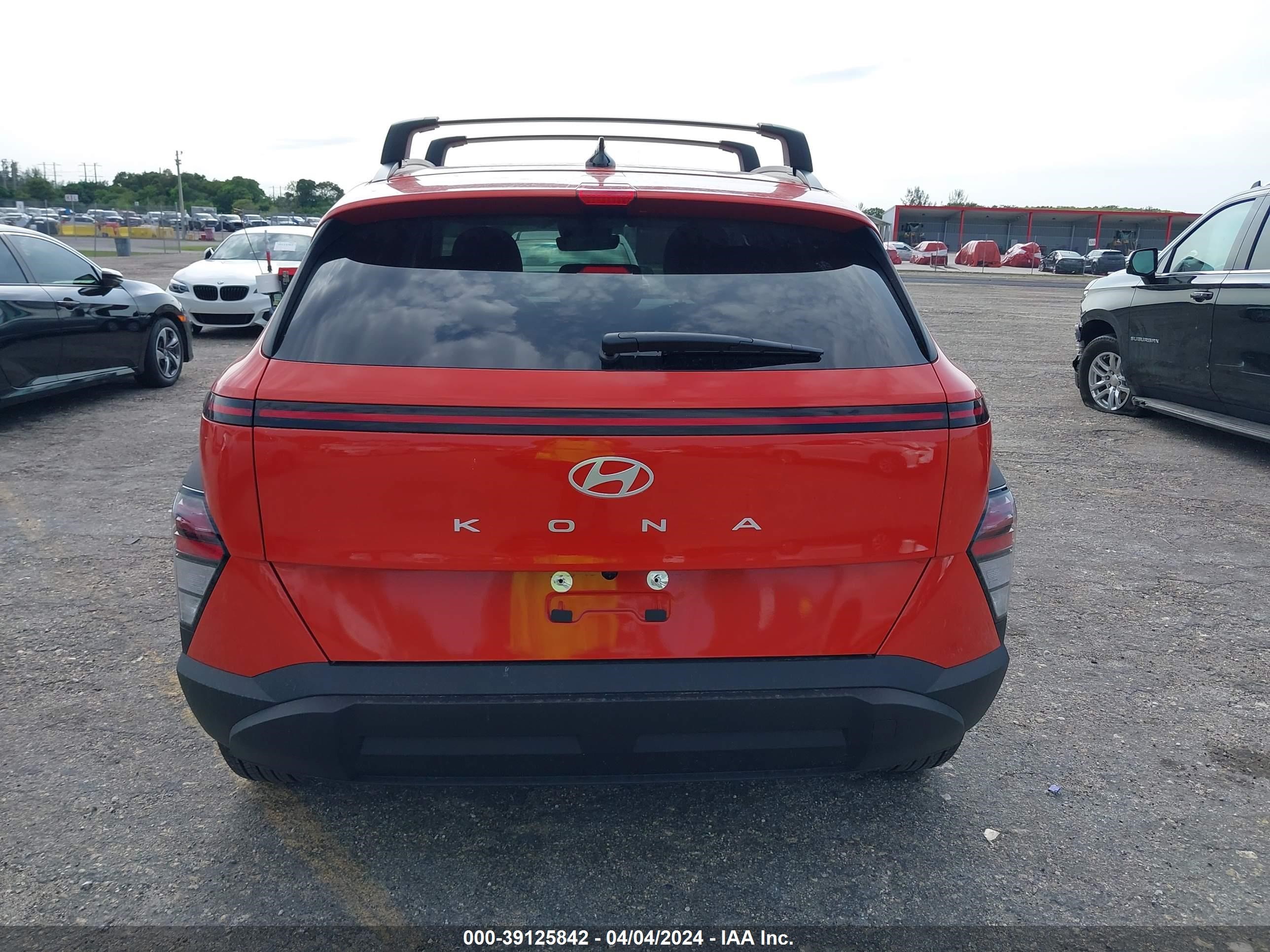 Photo 15 VIN: KM8HC3AB6RU058062 - HYUNDAI KONA 