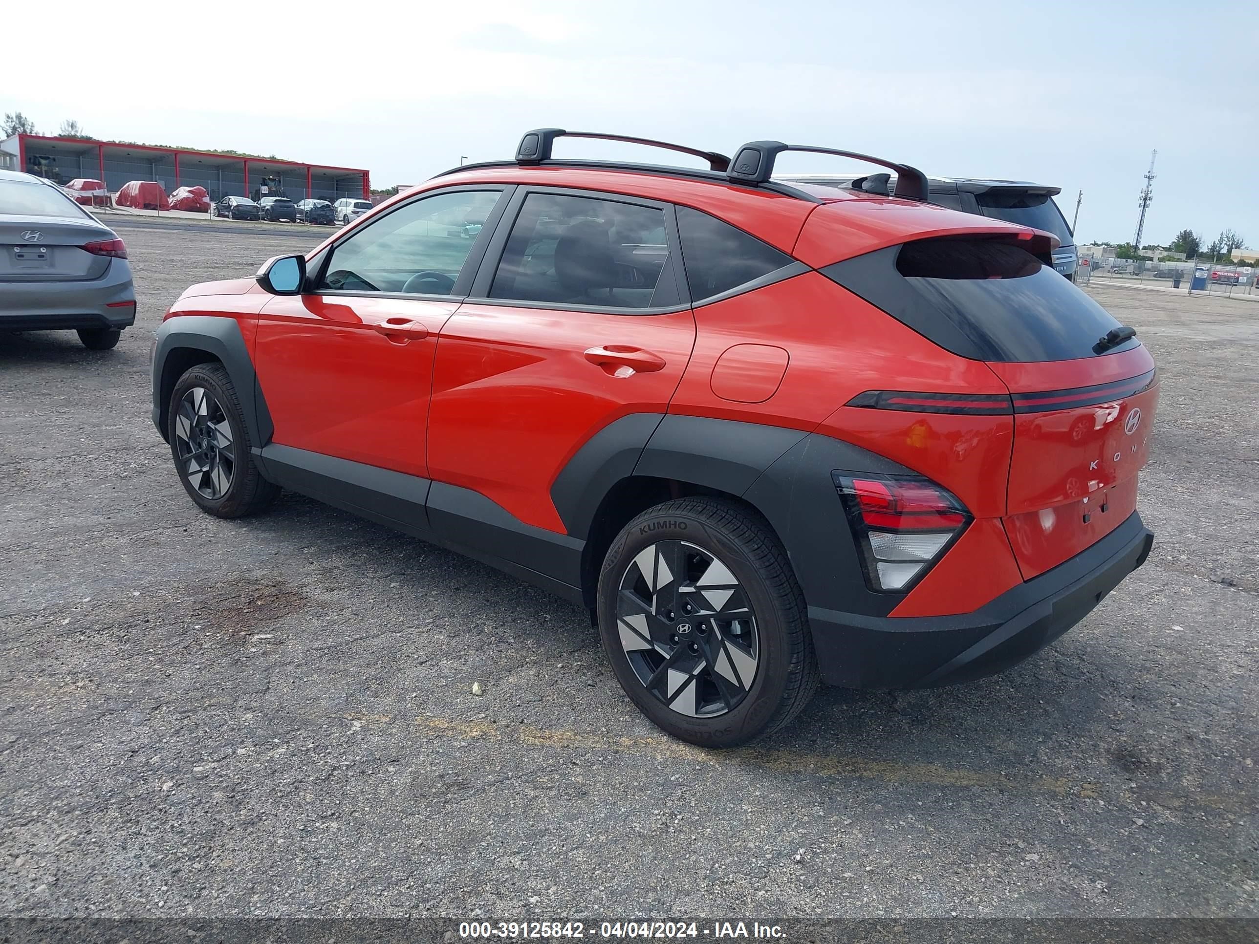 Photo 2 VIN: KM8HC3AB6RU058062 - HYUNDAI KONA 