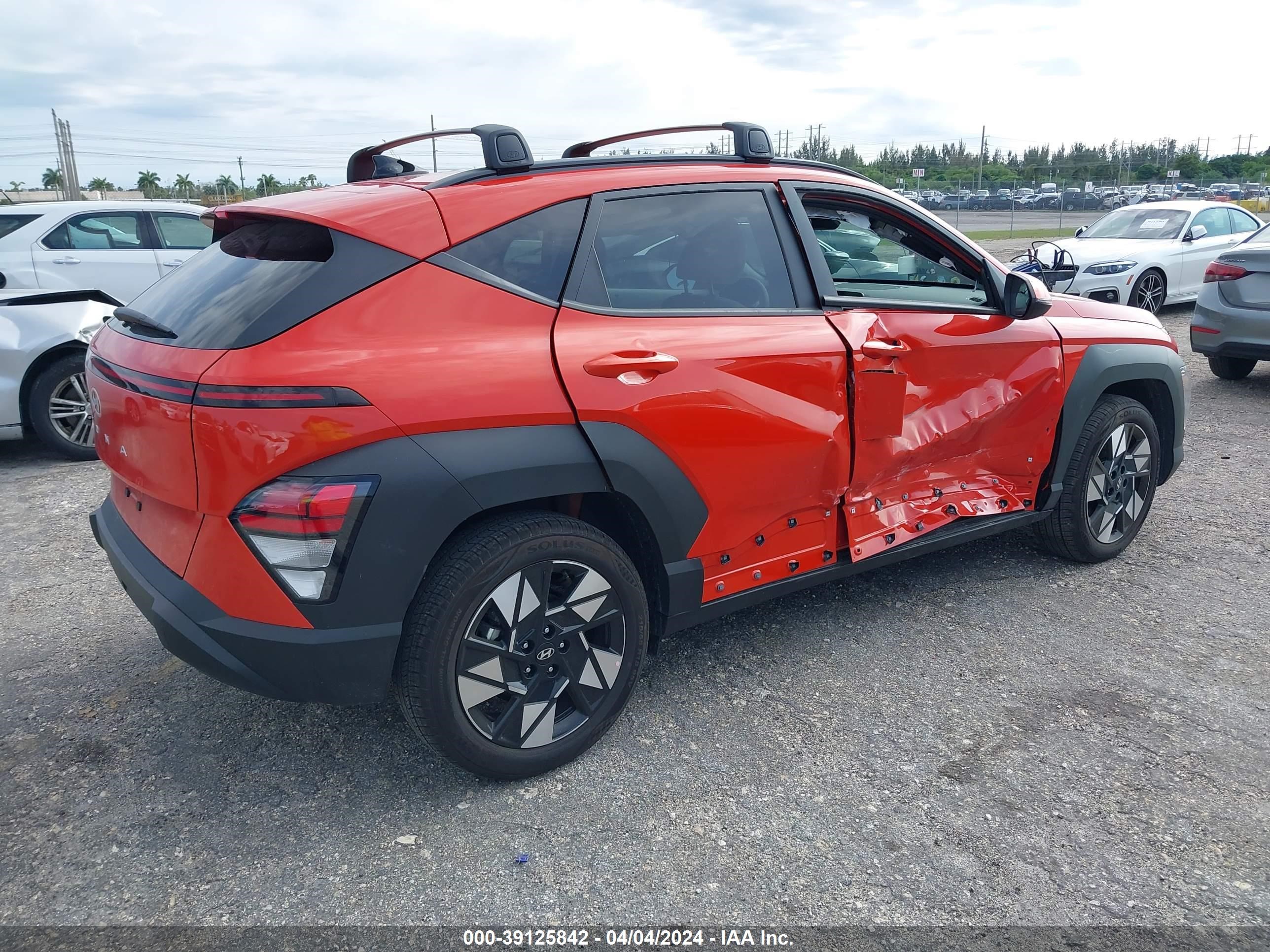 Photo 3 VIN: KM8HC3AB6RU058062 - HYUNDAI KONA 