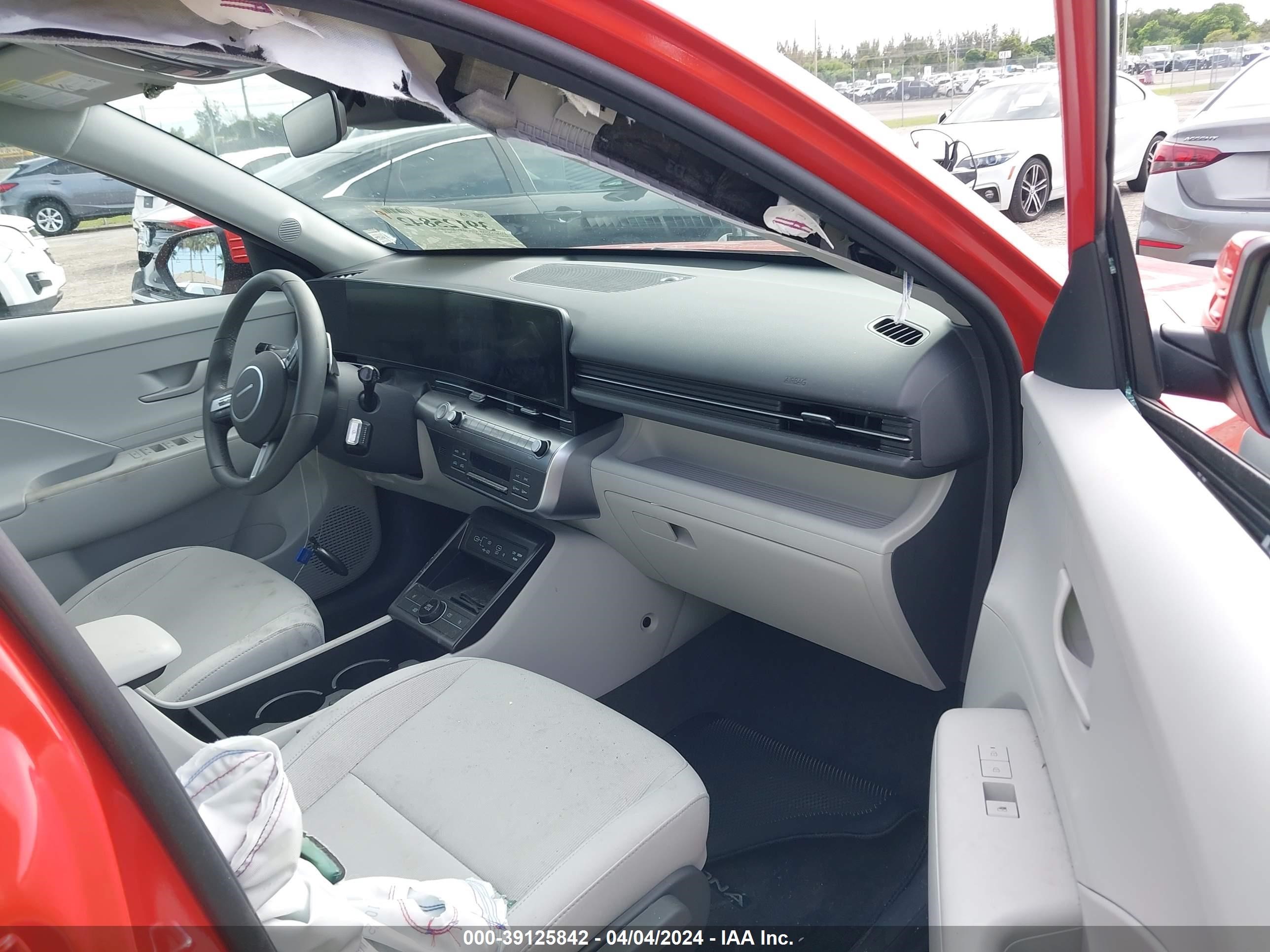 Photo 4 VIN: KM8HC3AB6RU058062 - HYUNDAI KONA 