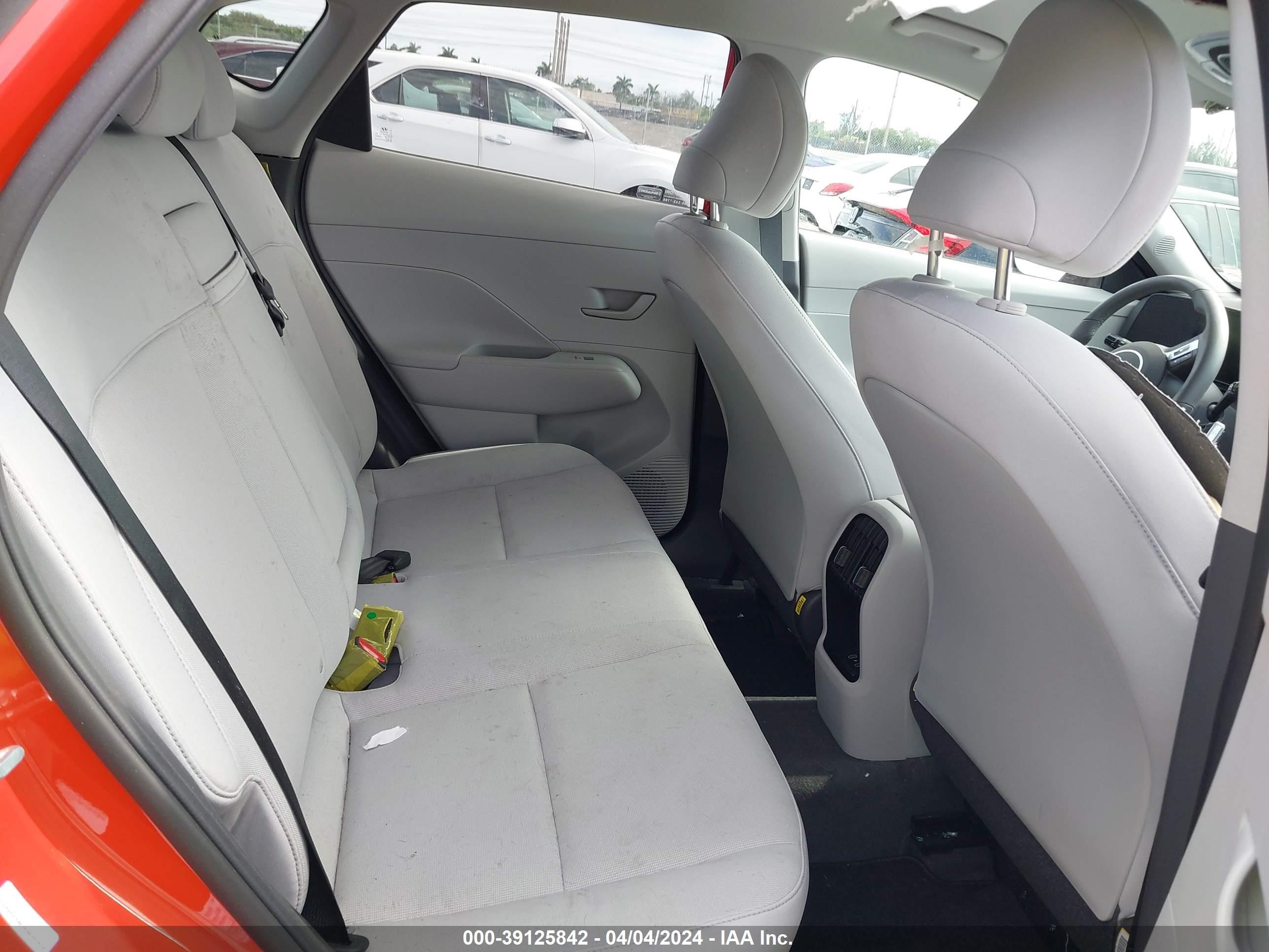 Photo 7 VIN: KM8HC3AB6RU058062 - HYUNDAI KONA 