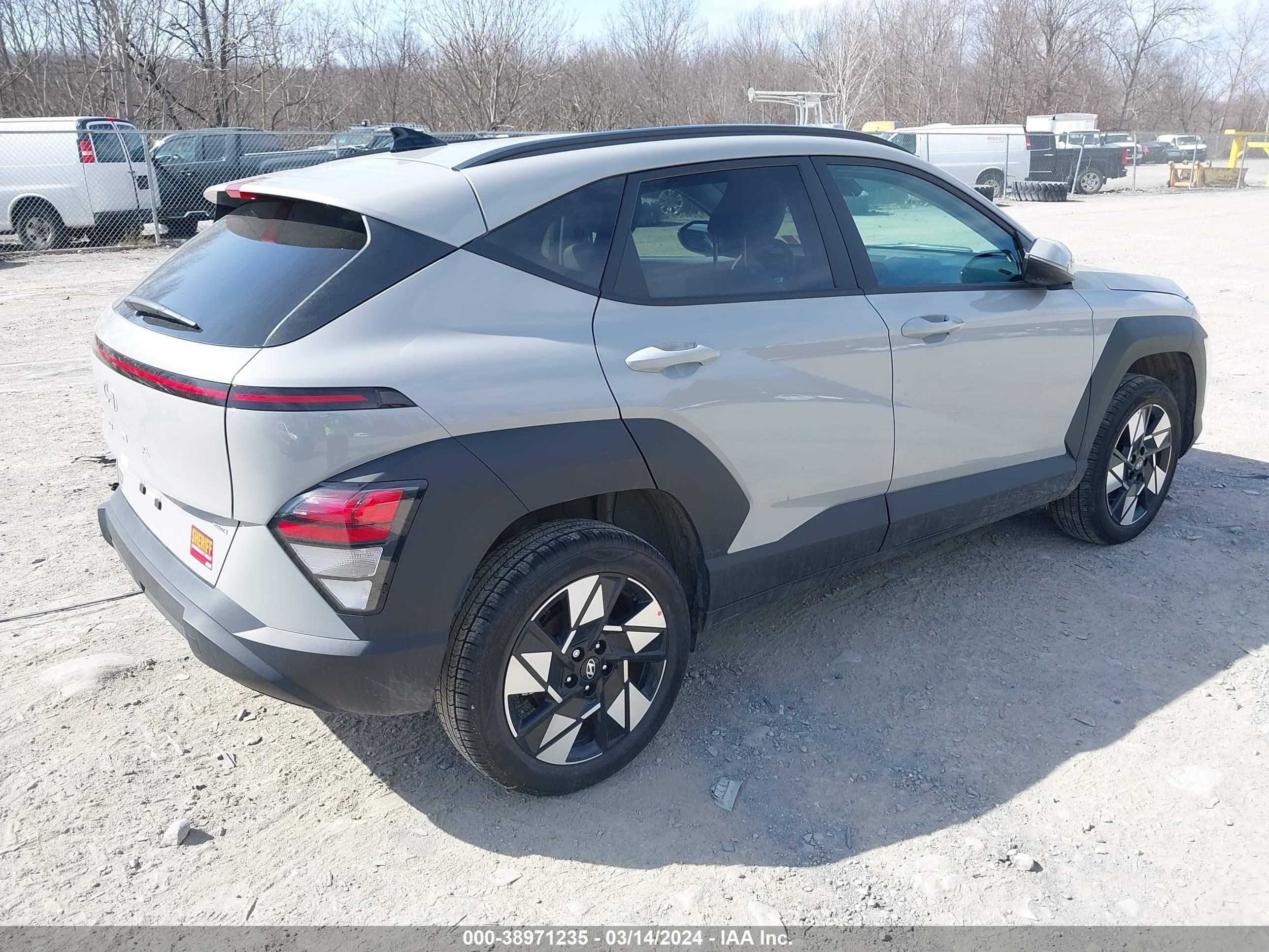 Photo 3 VIN: KM8HCCAB5RU057579 - HYUNDAI KONA 