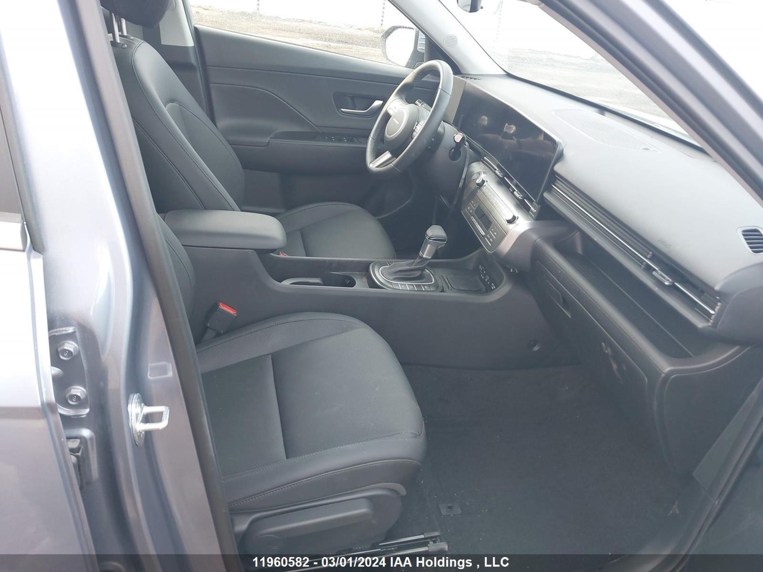 Photo 4 VIN: KM8HCCAB7RU041951 - HYUNDAI KONA 