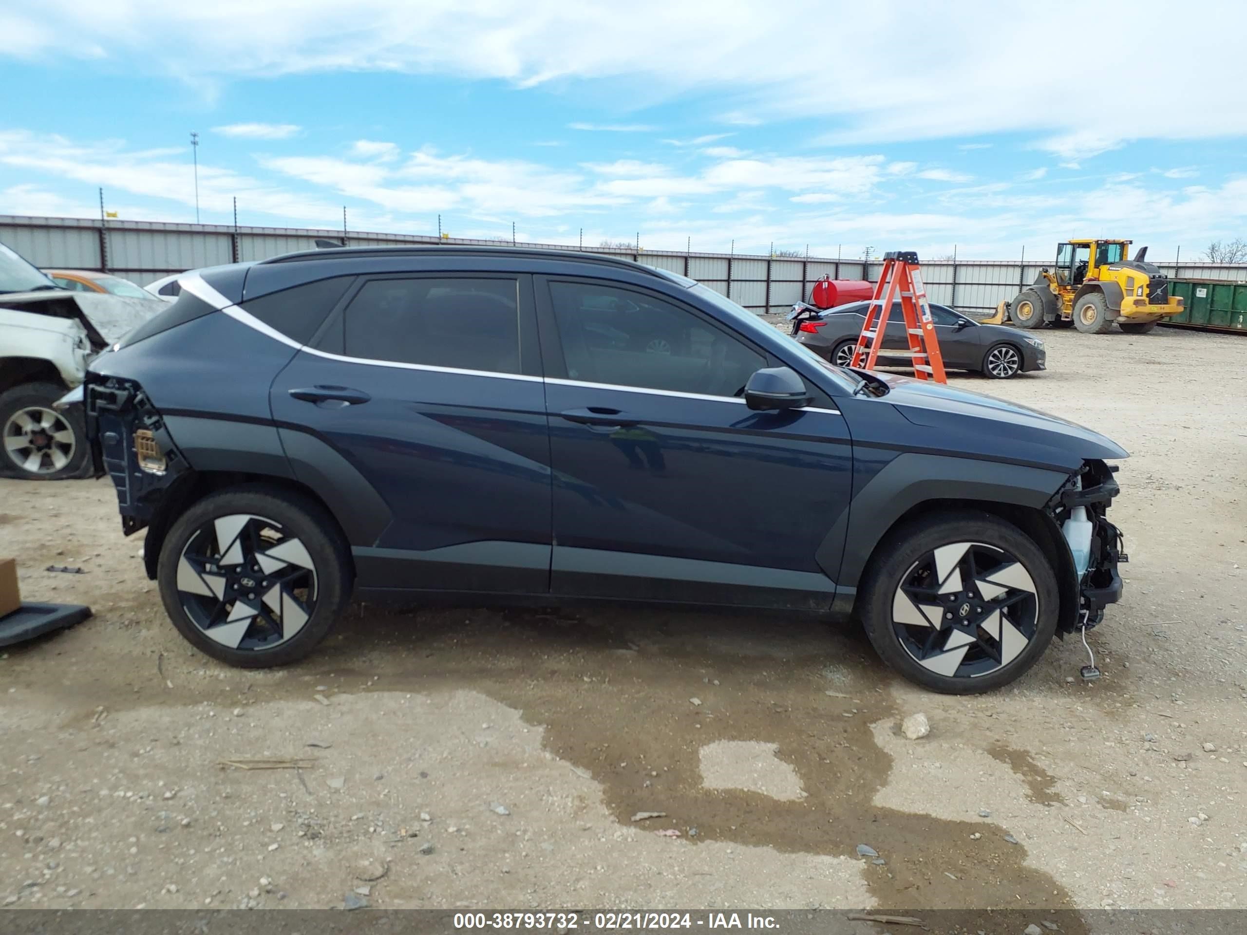 Photo 13 VIN: KM8HE3A3XRU051585 - HYUNDAI KONA 