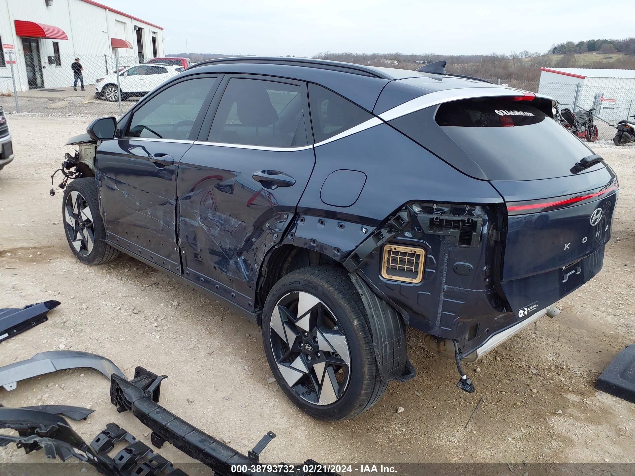 Photo 2 VIN: KM8HE3A3XRU051585 - HYUNDAI KONA 