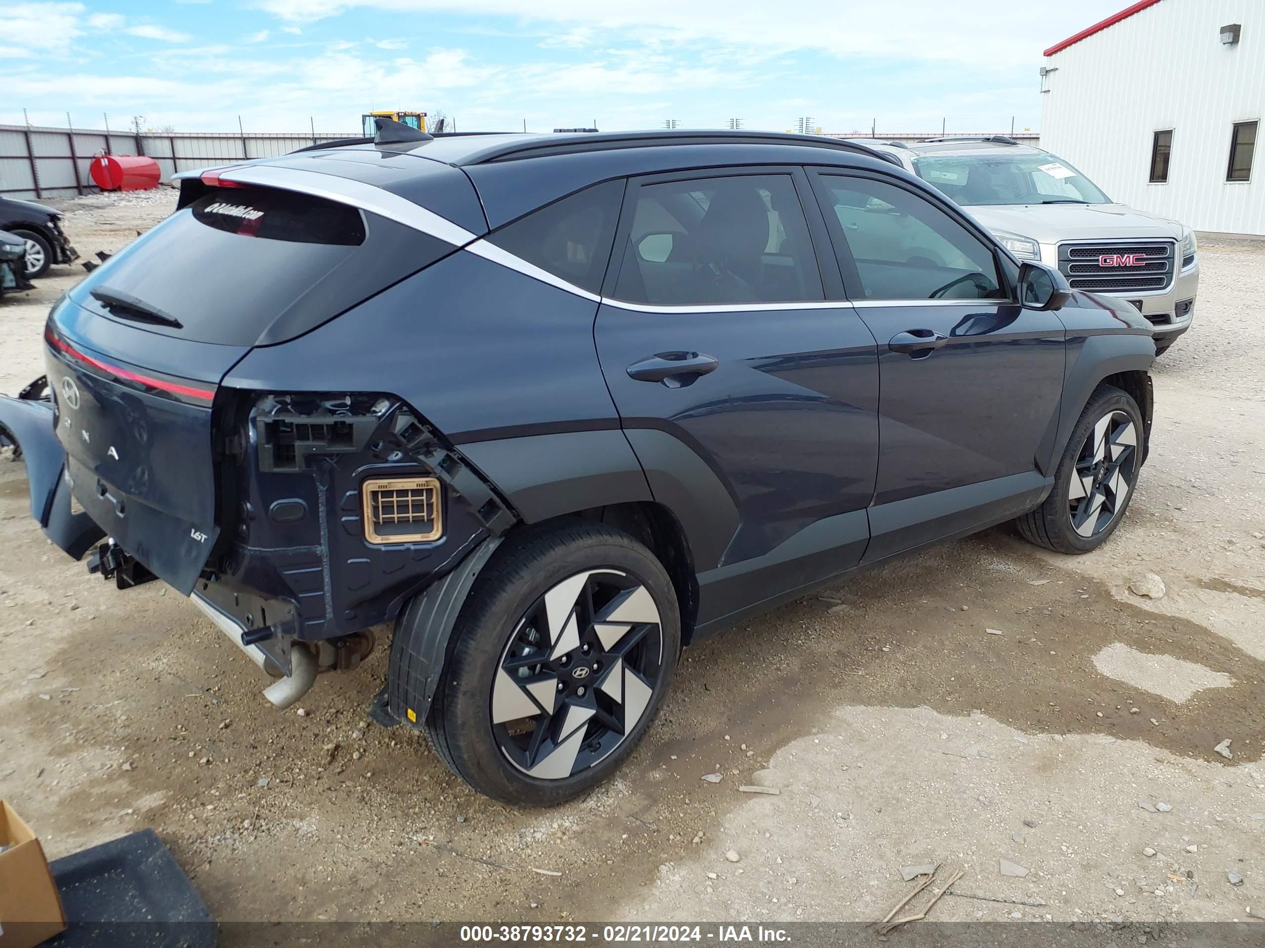 Photo 3 VIN: KM8HE3A3XRU051585 - HYUNDAI KONA 