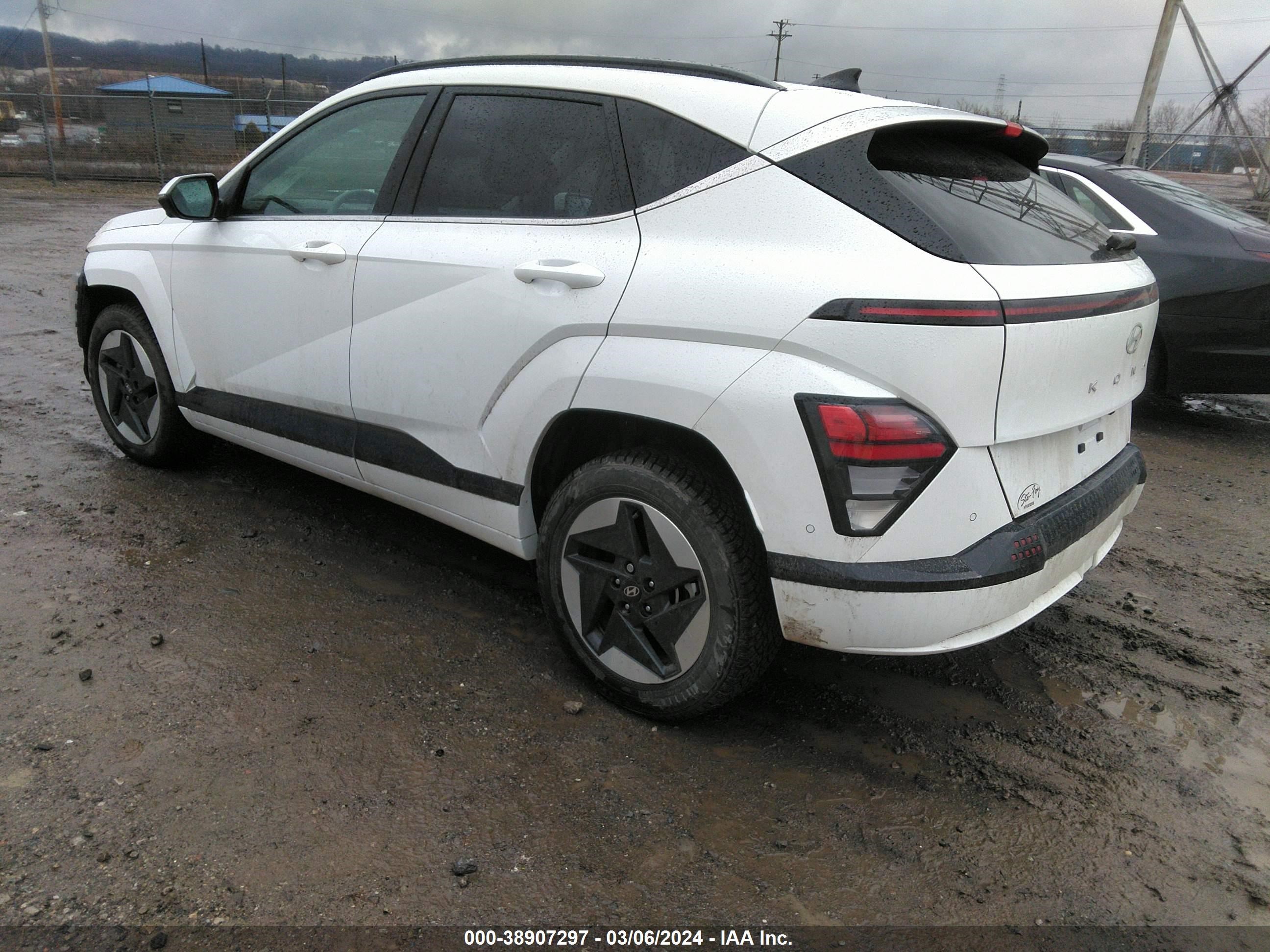 Photo 2 VIN: KM8HE3A66RU004452 - HYUNDAI KONA 