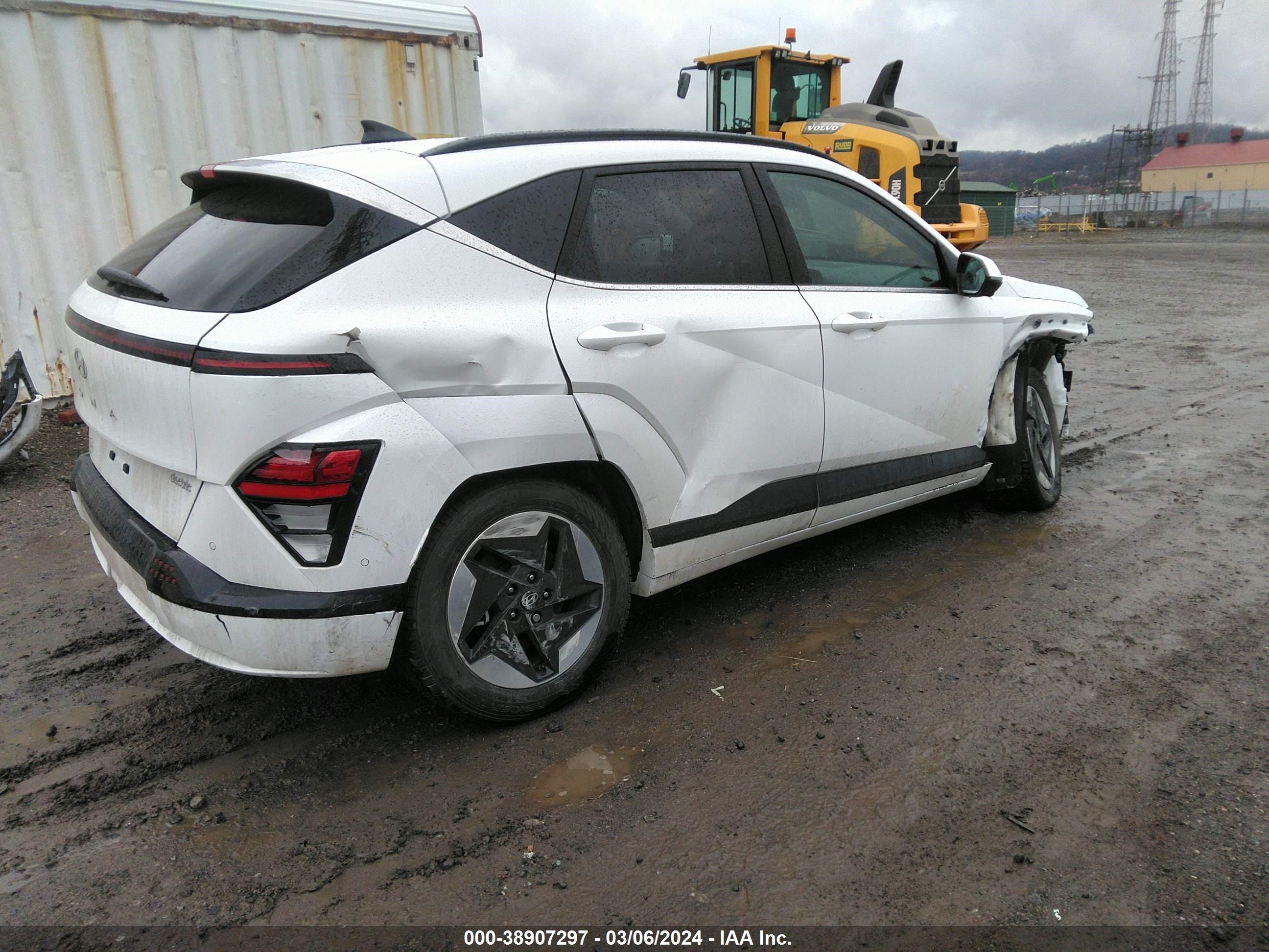 Photo 3 VIN: KM8HE3A66RU004452 - HYUNDAI KONA 