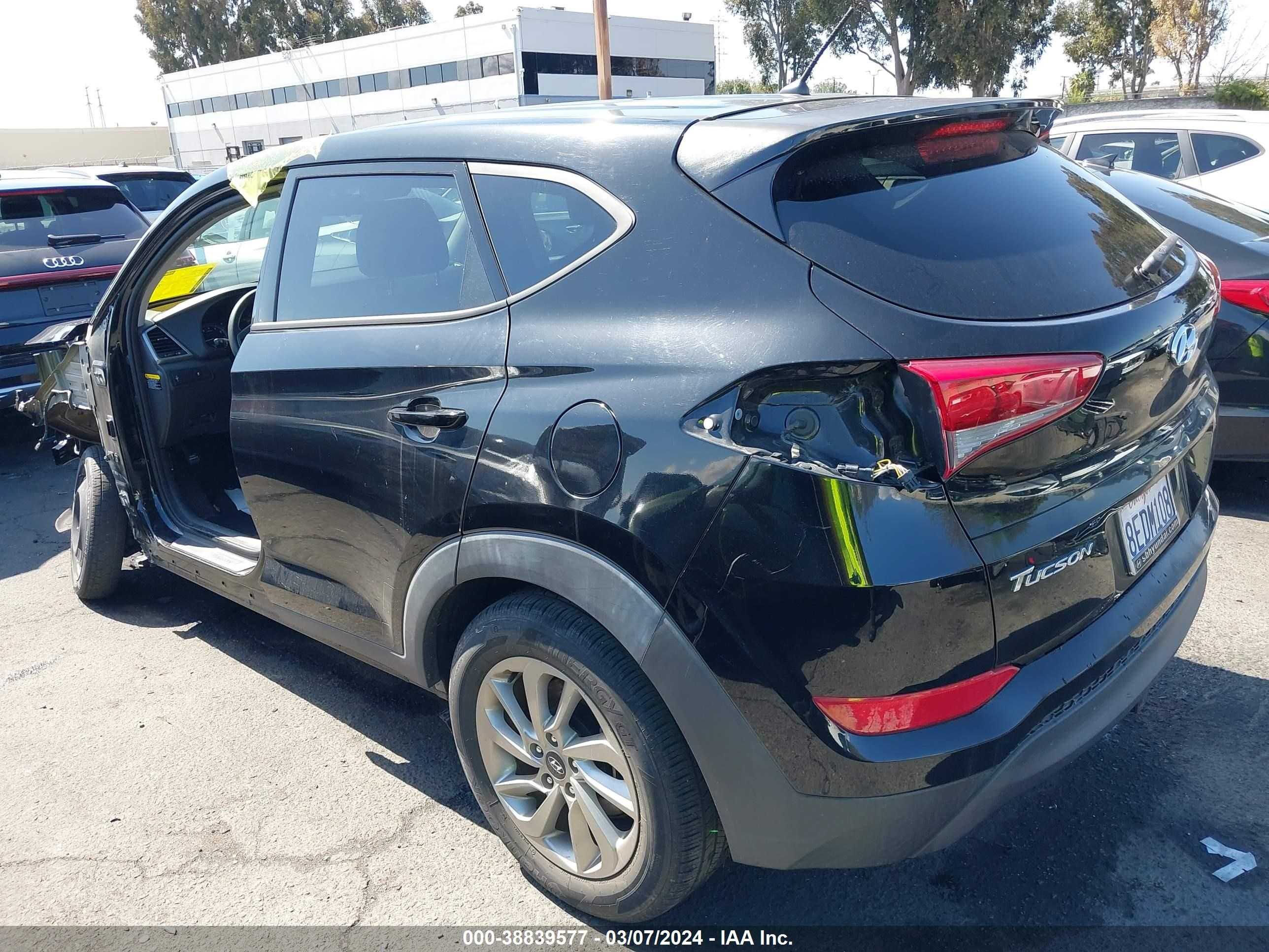 Photo 2 VIN: KM8J23A40JU633833 - HYUNDAI TUCSON 