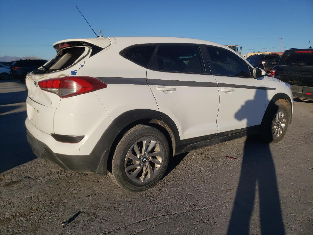 Photo 2 VIN: KM8J23A40JU676861 - HYUNDAI TUCSON 