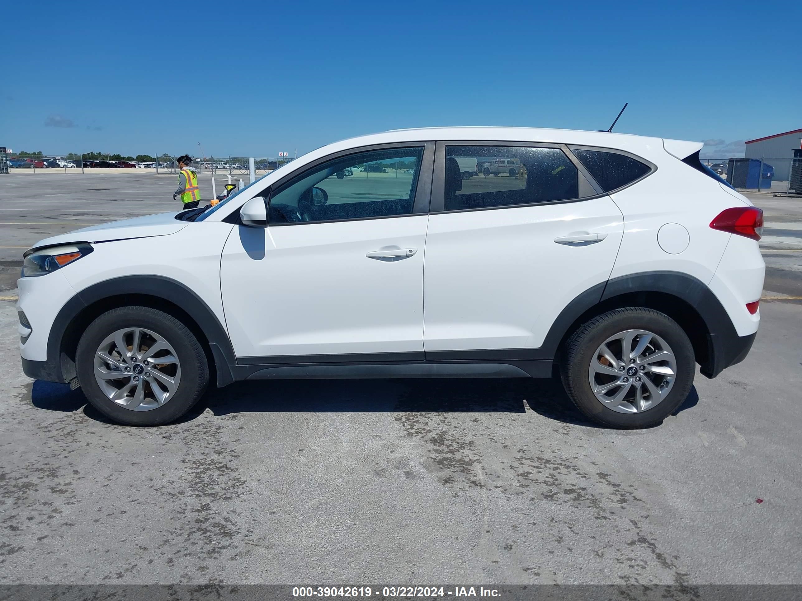 Photo 14 VIN: KM8J23A41HU346060 - HYUNDAI TUCSON 