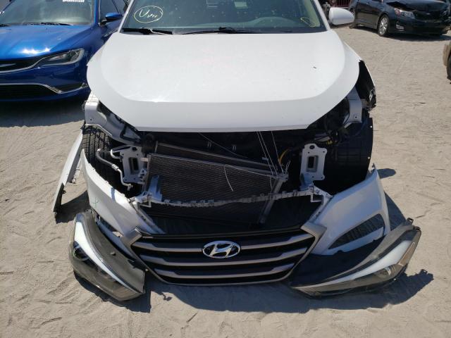 Photo 8 VIN: KM8J23A41HU564399 - HYUNDAI TUCSON SE 