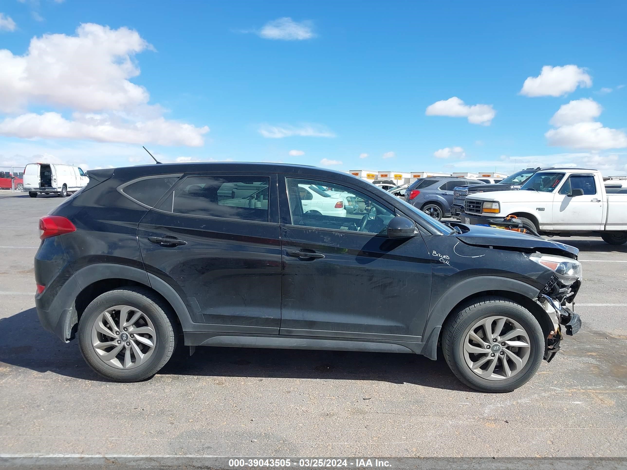 Photo 12 VIN: KM8J23A42JU634143 - HYUNDAI TUCSON 