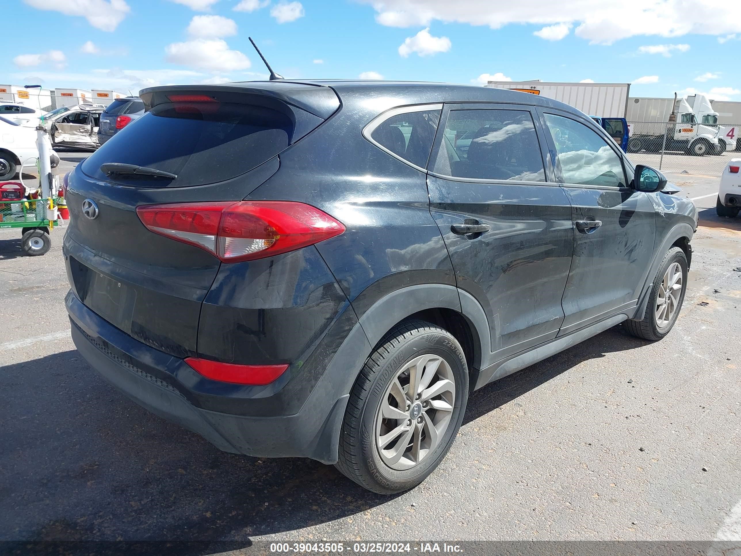 Photo 3 VIN: KM8J23A42JU634143 - HYUNDAI TUCSON 