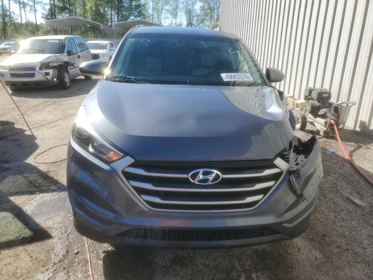 Photo 4 VIN: KM8J23A42JU753472 - HYUNDAI TUCSON 