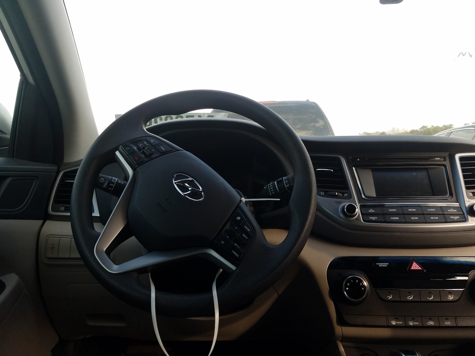 Photo 8 VIN: KM8J23A42JU767159 - HYUNDAI TUCSON SE 