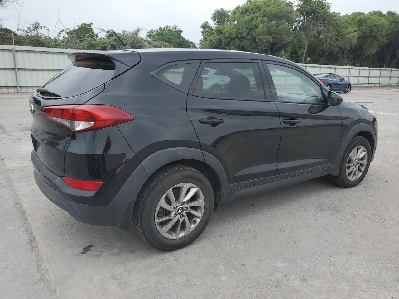 Photo 2 VIN: KM8J23A45JU803653 - HYUNDAI TUCSON 