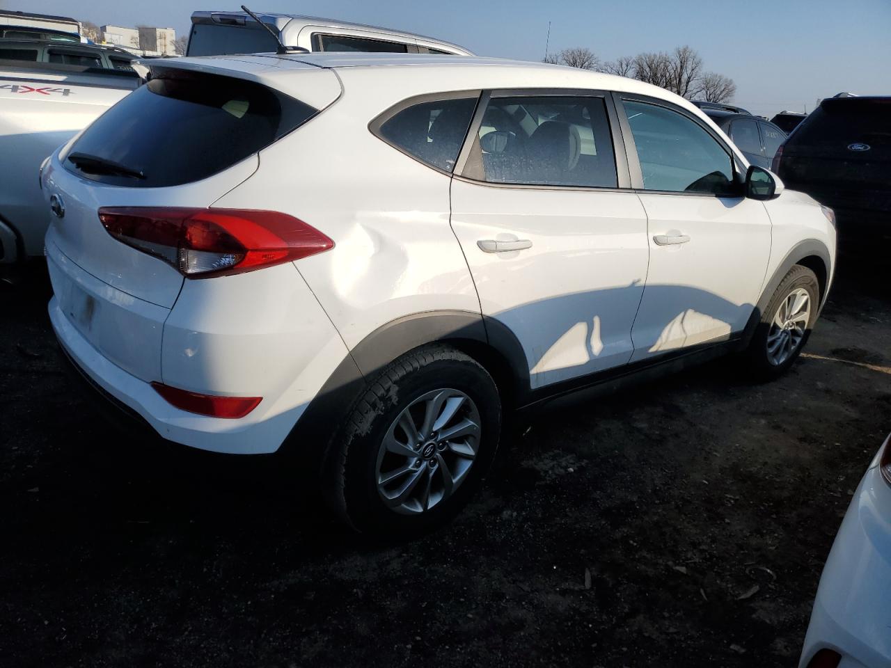 Photo 2 VIN: KM8J23A46GU042236 - HYUNDAI TUCSON 