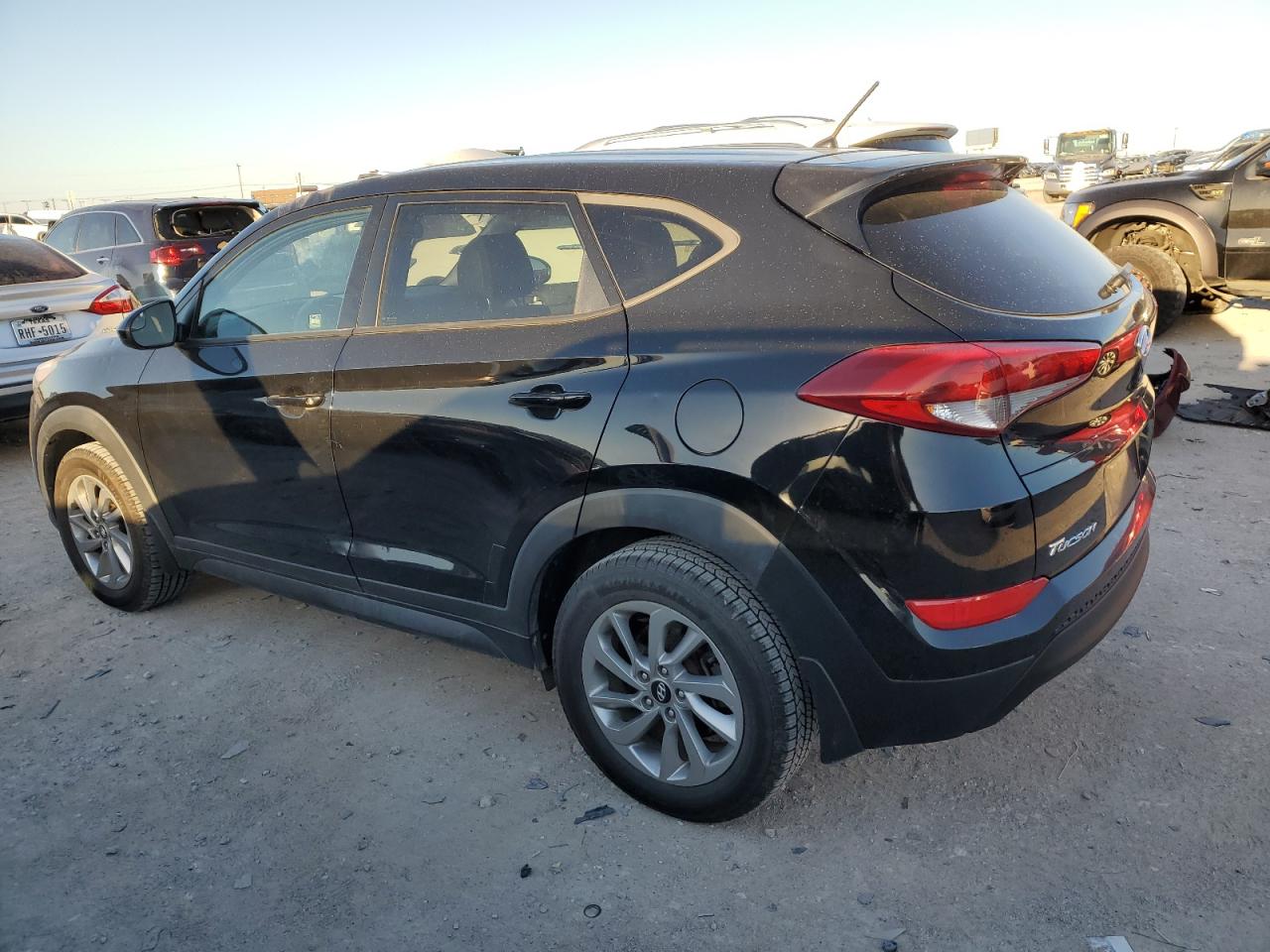 Photo 1 VIN: KM8J23A46JU695673 - HYUNDAI TUCSON 